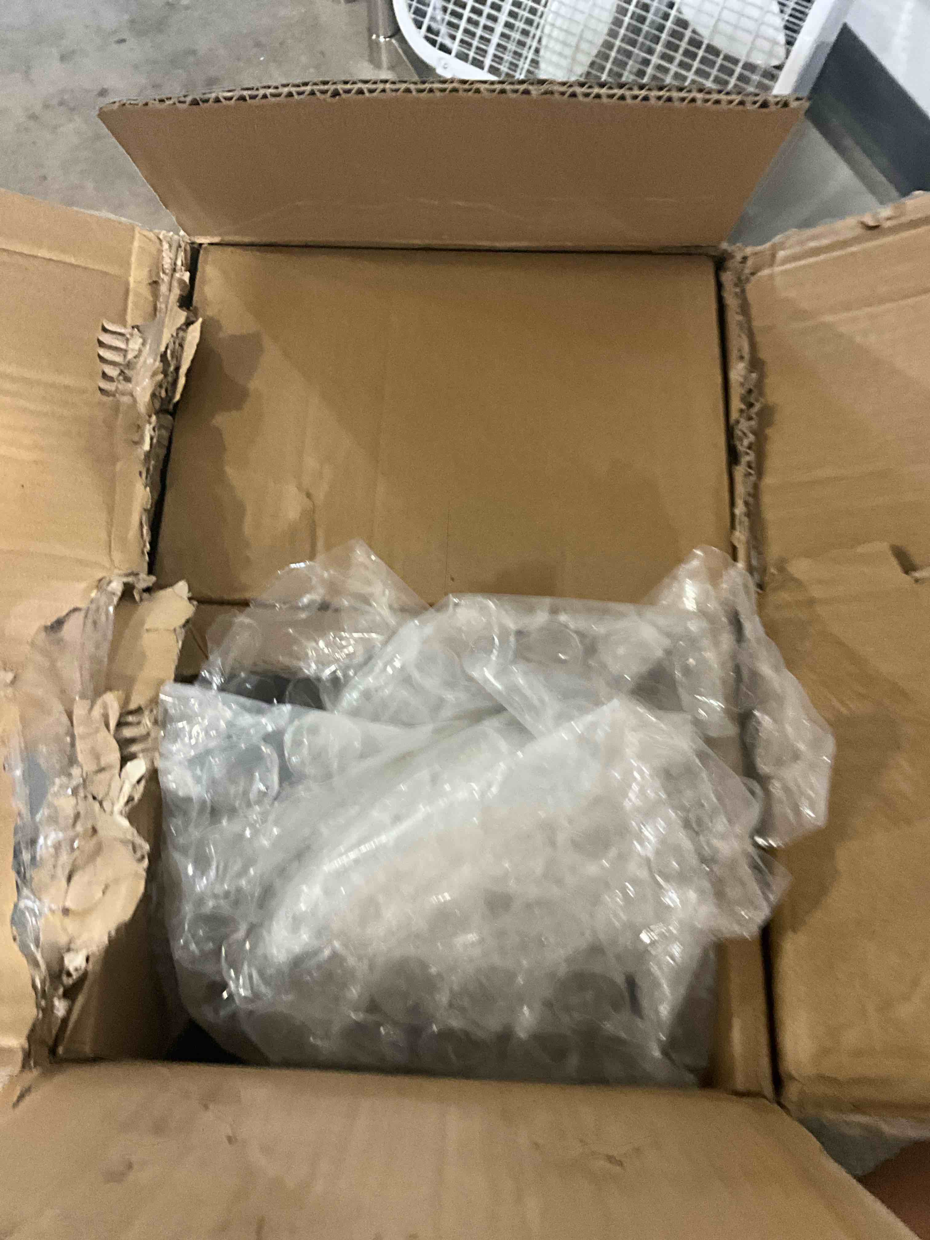 https://s3.amazonaws.com/lotting-images-prod/bidfta/GRA1443782_1752873883823.jpeg