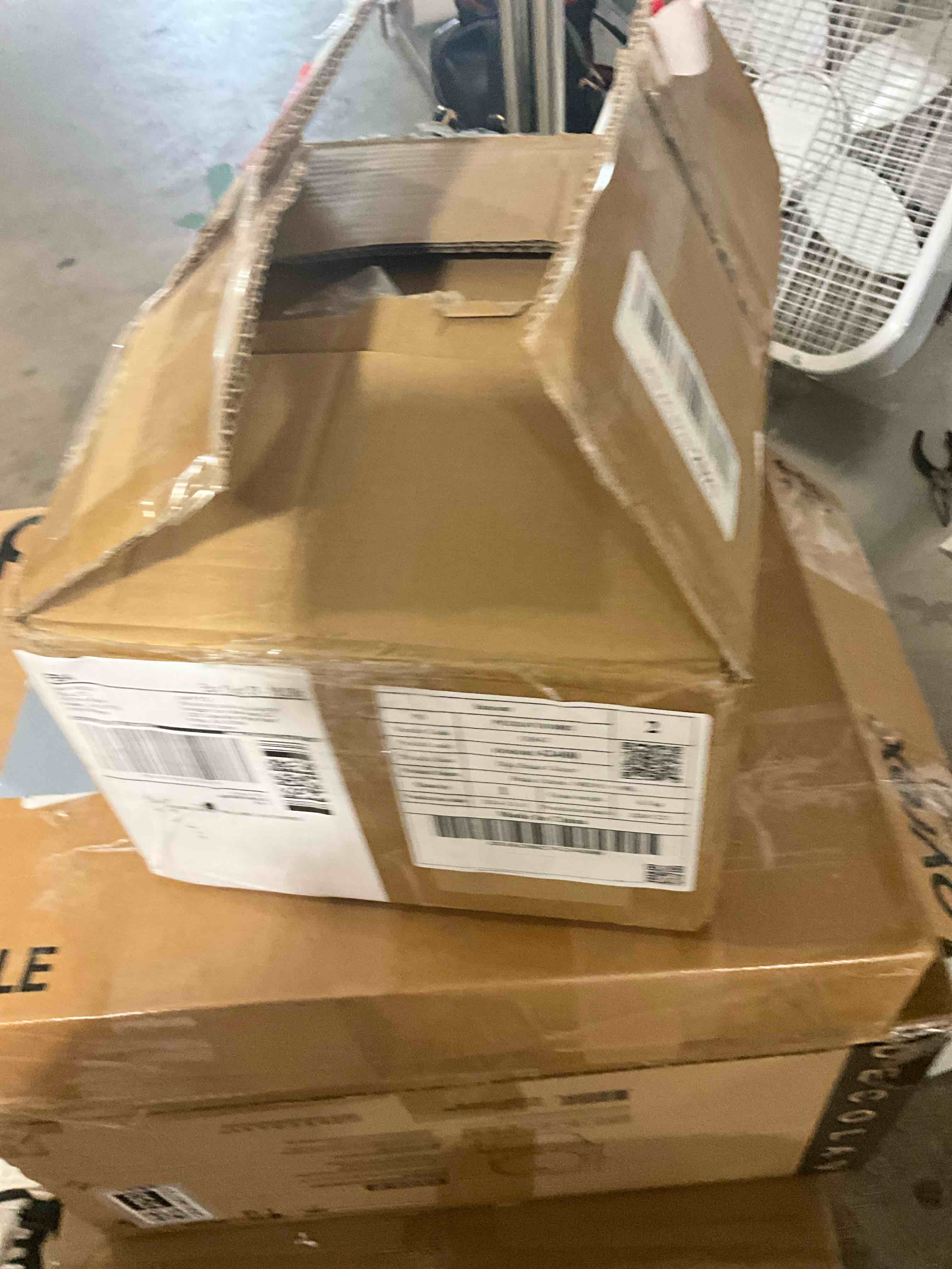 https://s3.amazonaws.com/lotting-images-prod/bidfta/GRA1443782_1752873891377.jpeg
