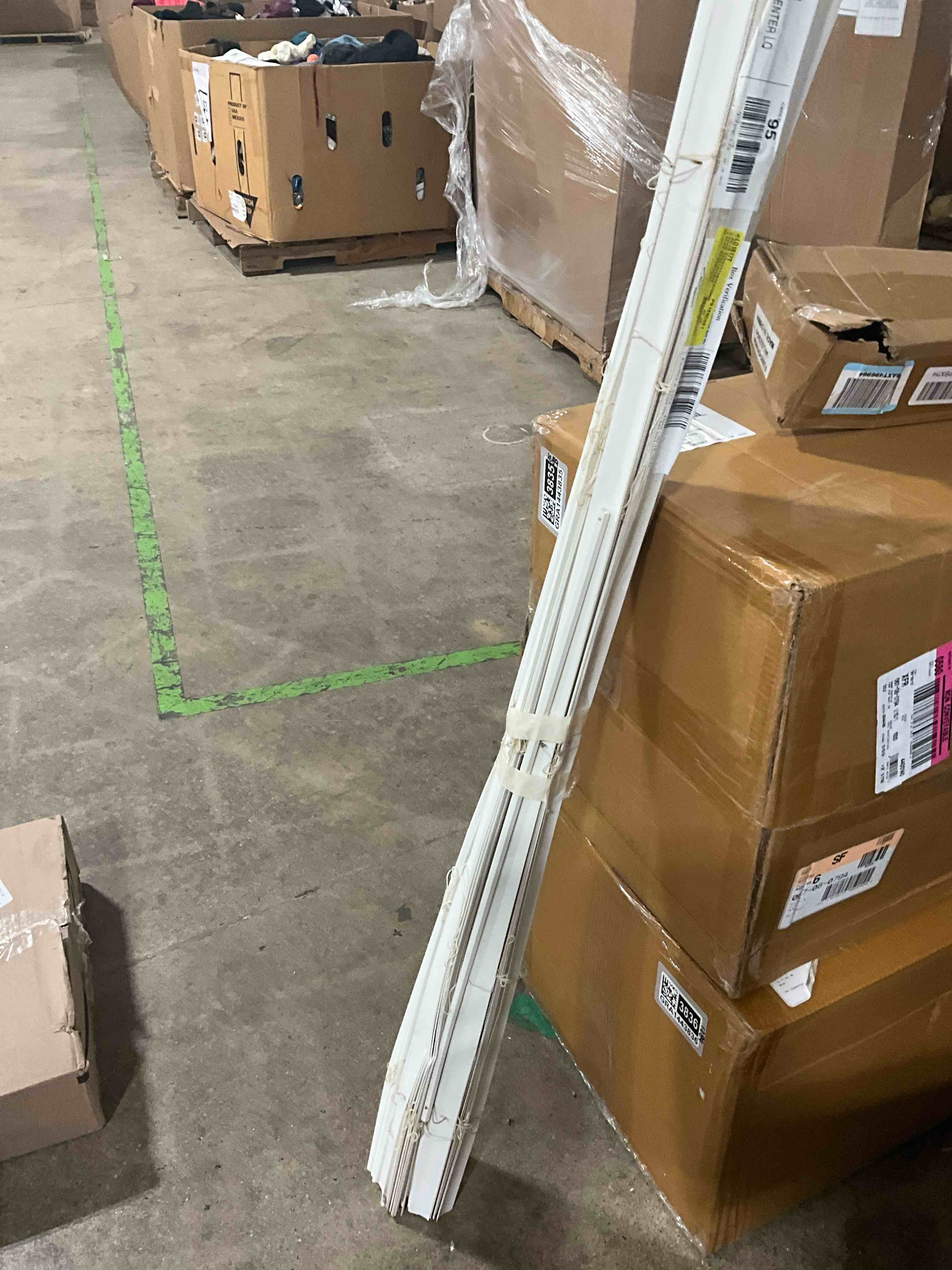 https://s3.amazonaws.com/lotting-images-prod/bidfta/GRA1443838_1753113025181.jpeg