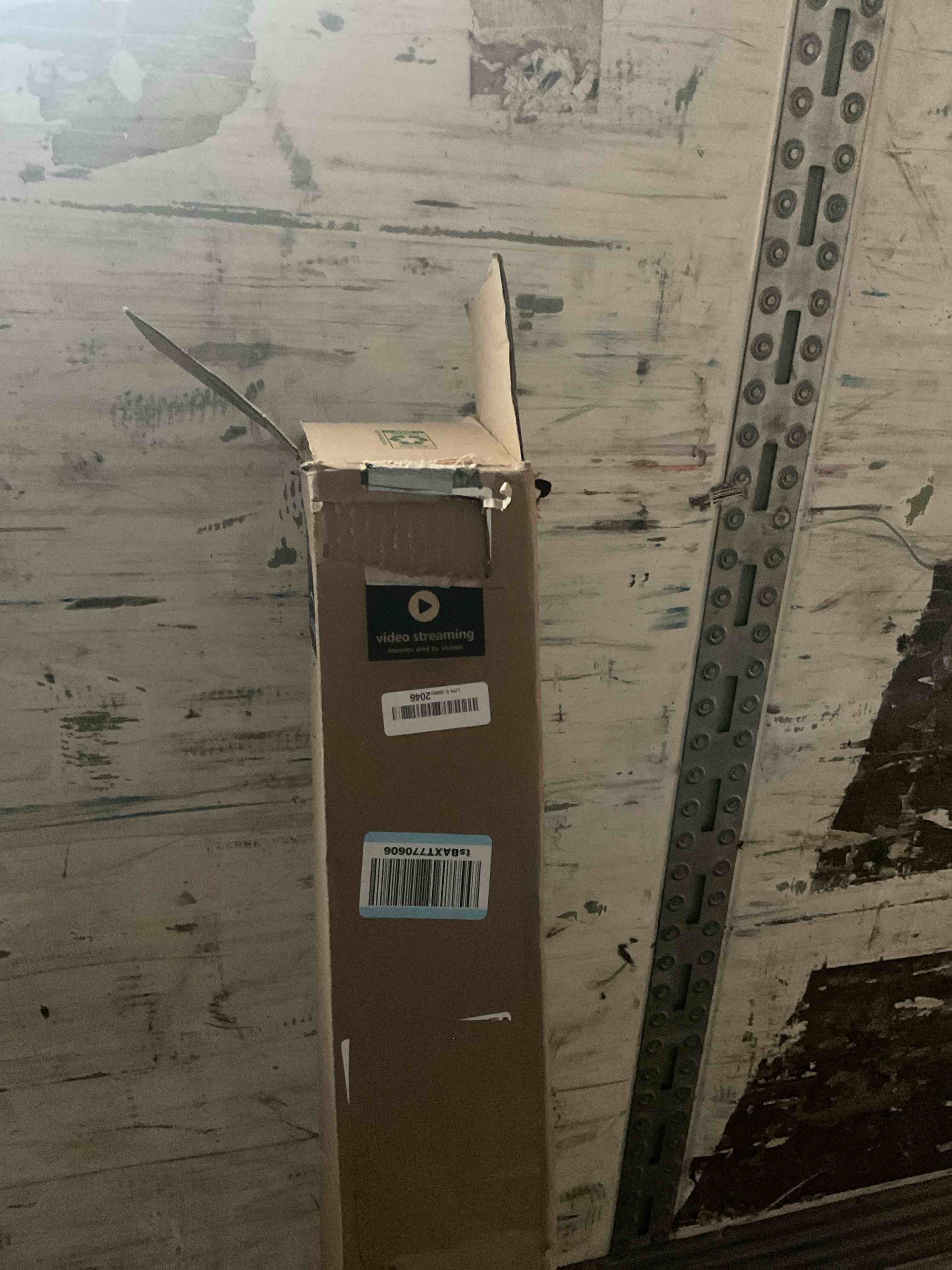 https://s3.amazonaws.com/lotting-images-prod/bidfta/GRA1444361_1757513937689.jpeg