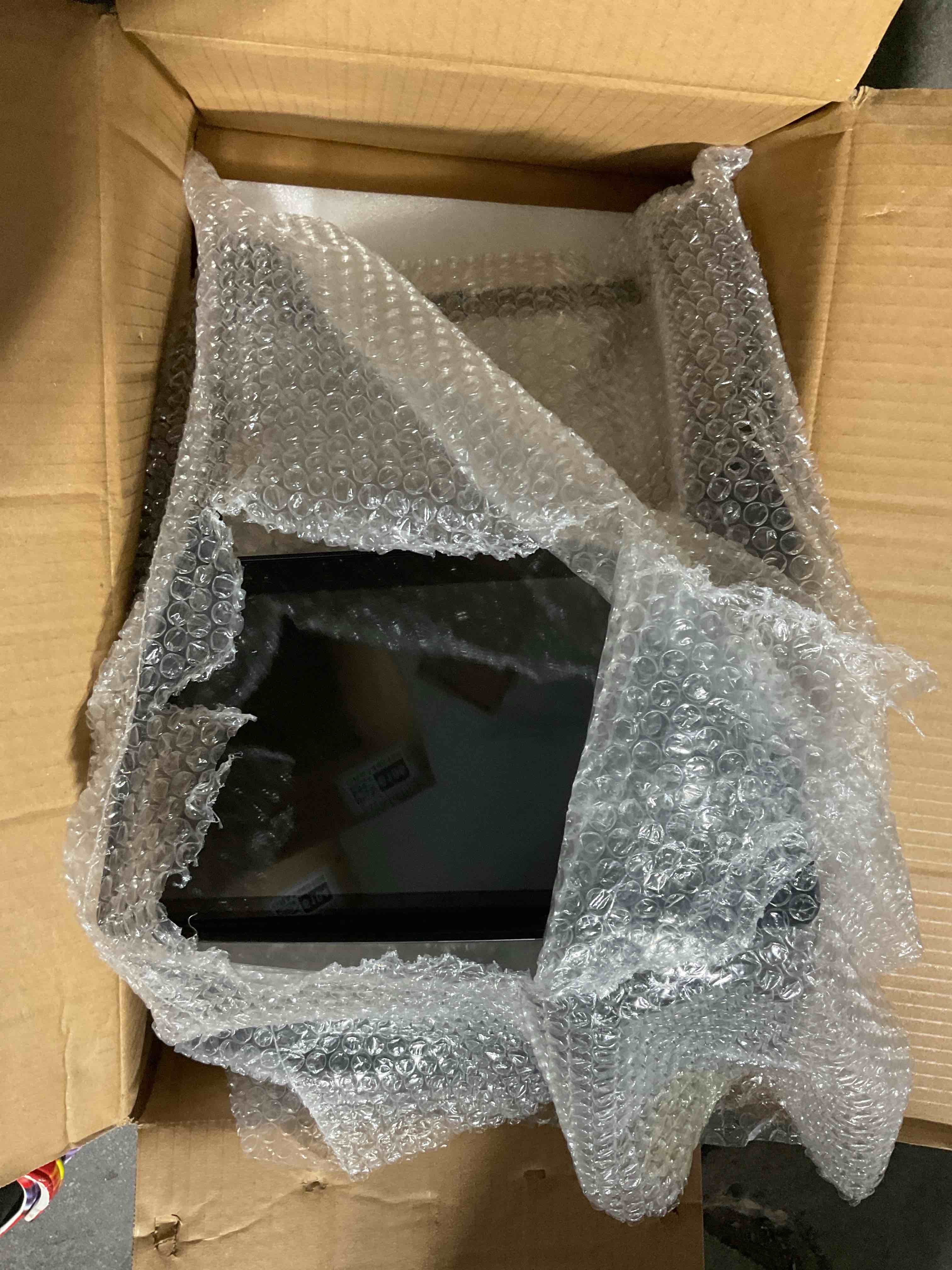 https://s3.amazonaws.com/lotting-images-prod/bidfta/GRA1446107_1759786757927.jpeg
