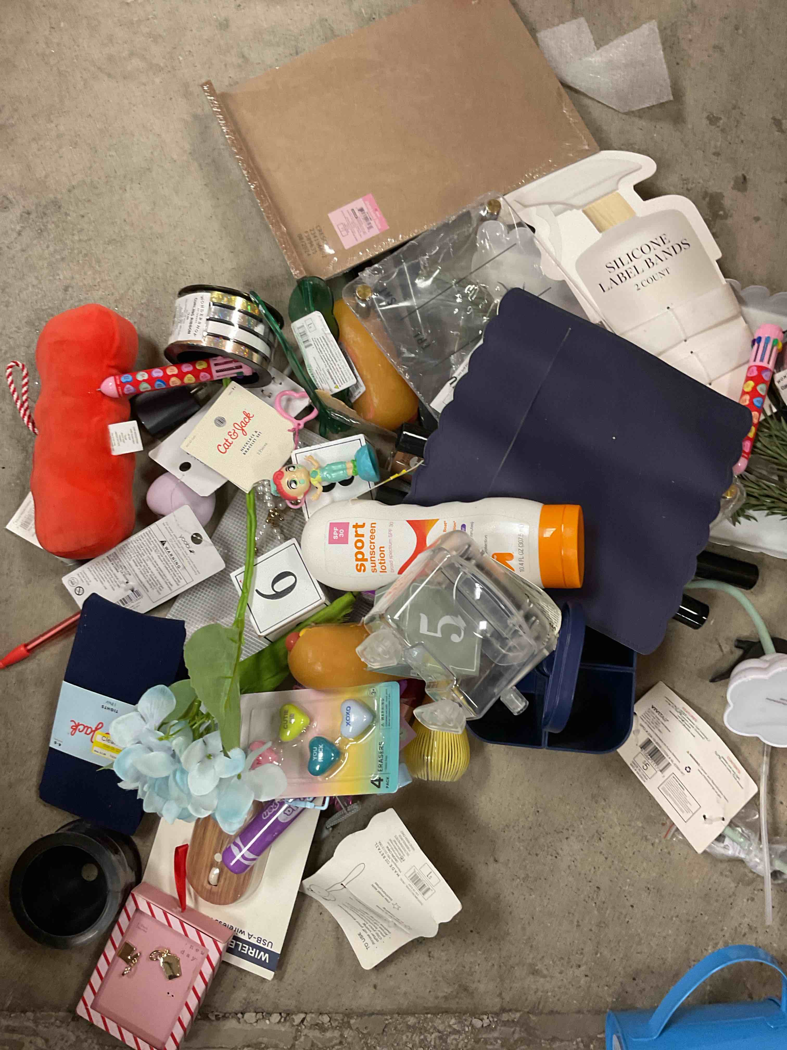 assorted item 