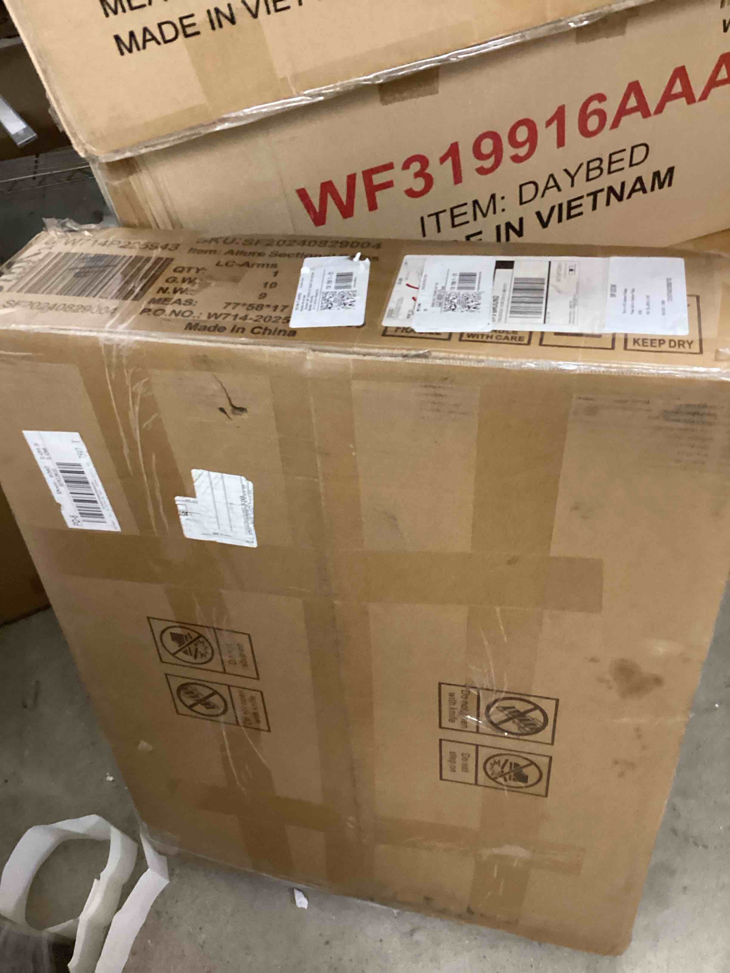 https://s3.amazonaws.com/lotting-images-prod/bidfta/GRA1449399_1759171875410.jpeg