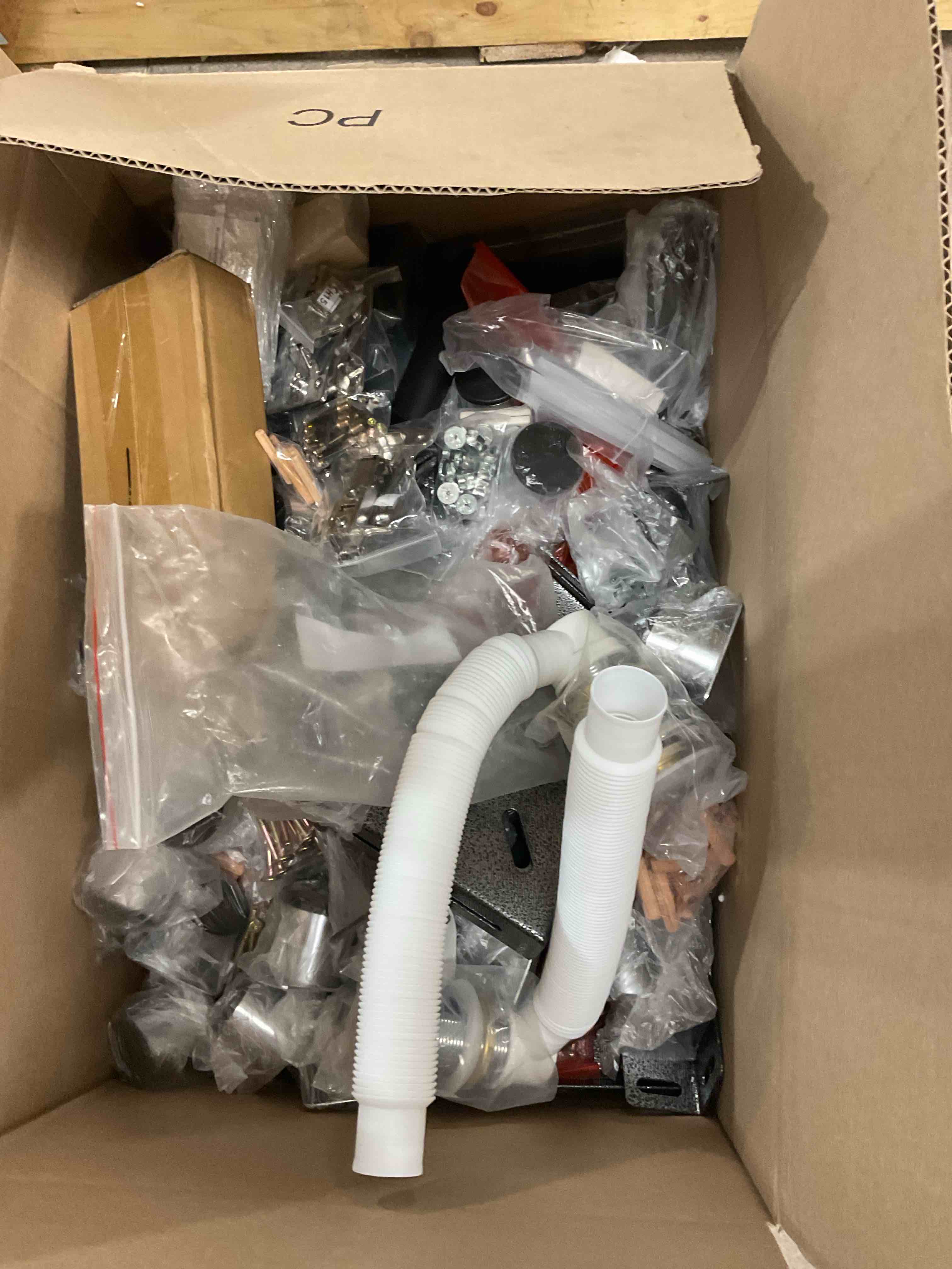 Assorted Furniture Hardware (1Bid)