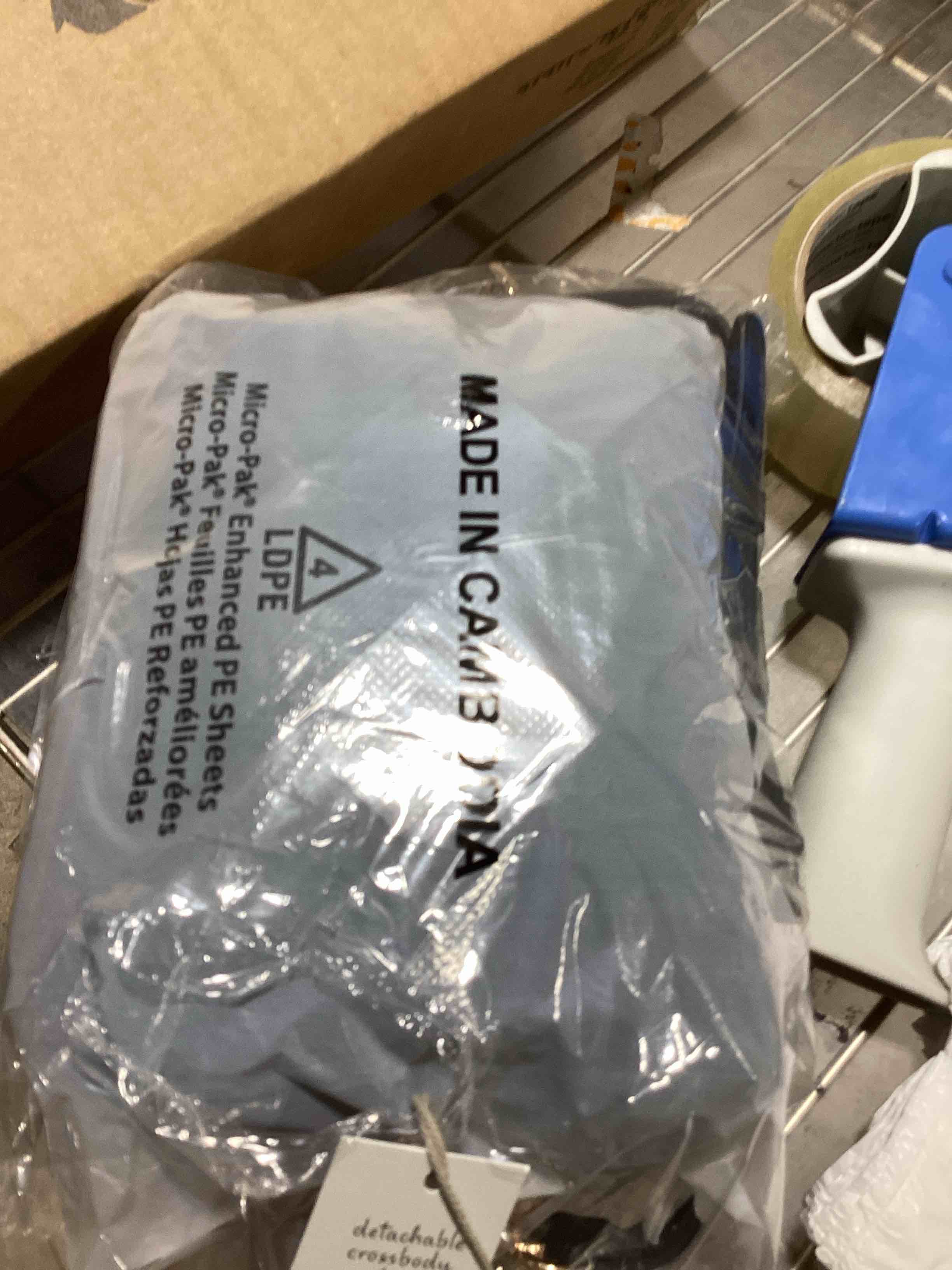 https://s3.amazonaws.com/lotting-images-prod/bidfta/GRA1451087_1752159317573.jpeg