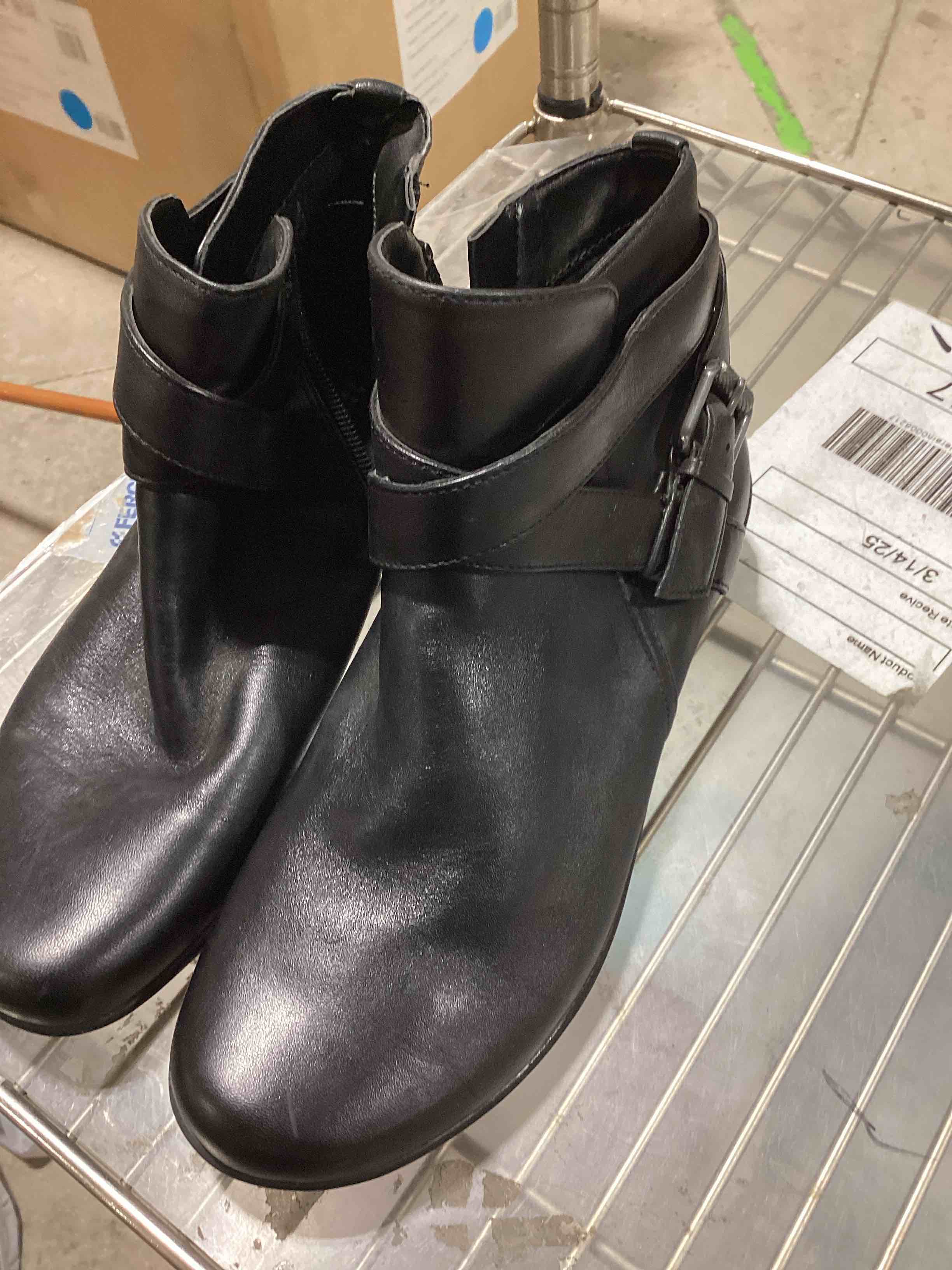 Women’s shoes size  7
