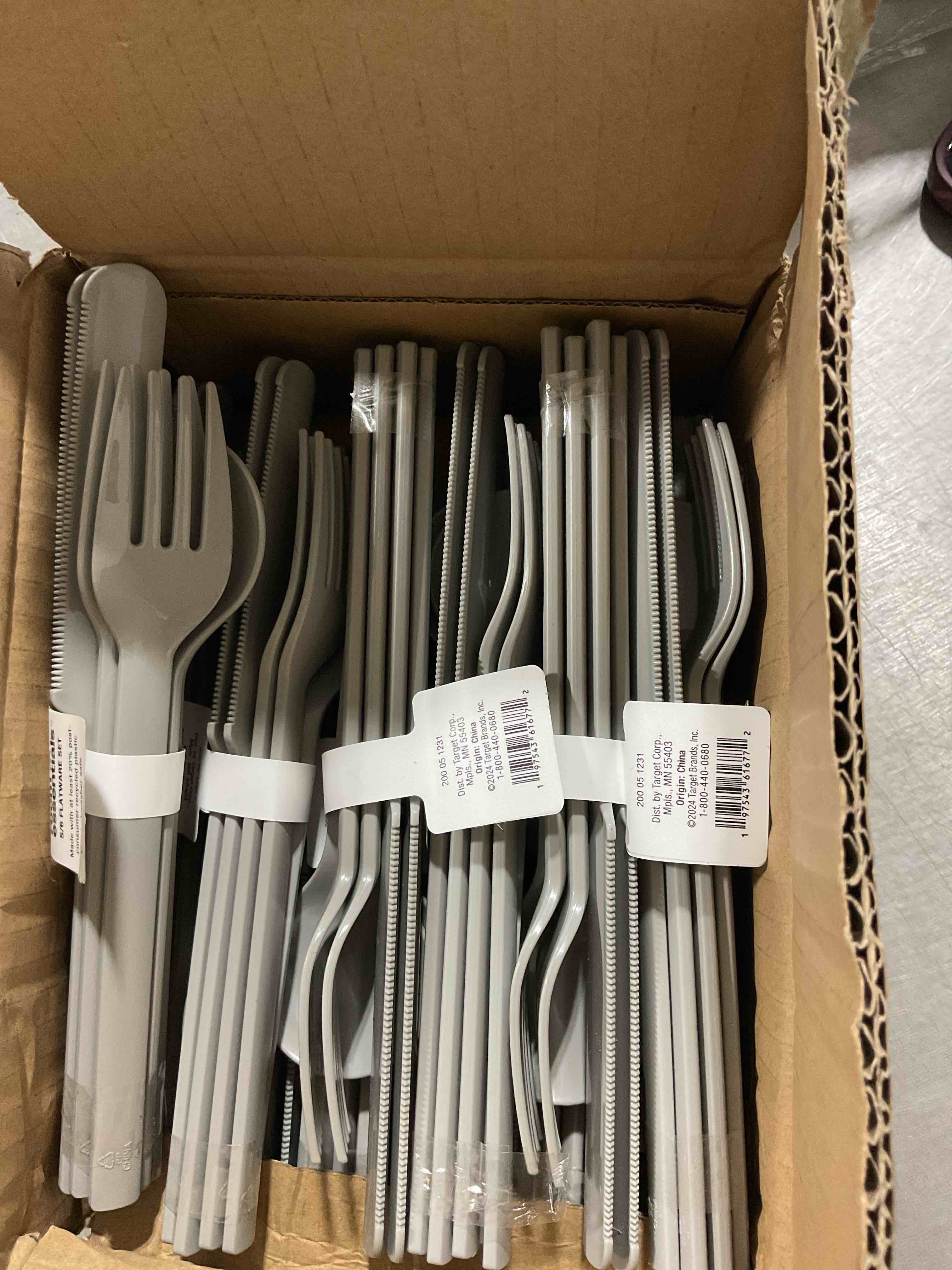 https://s3.amazonaws.com/lotting-images-prod/bidfta/GRA1451790_1752615940352.jpeg