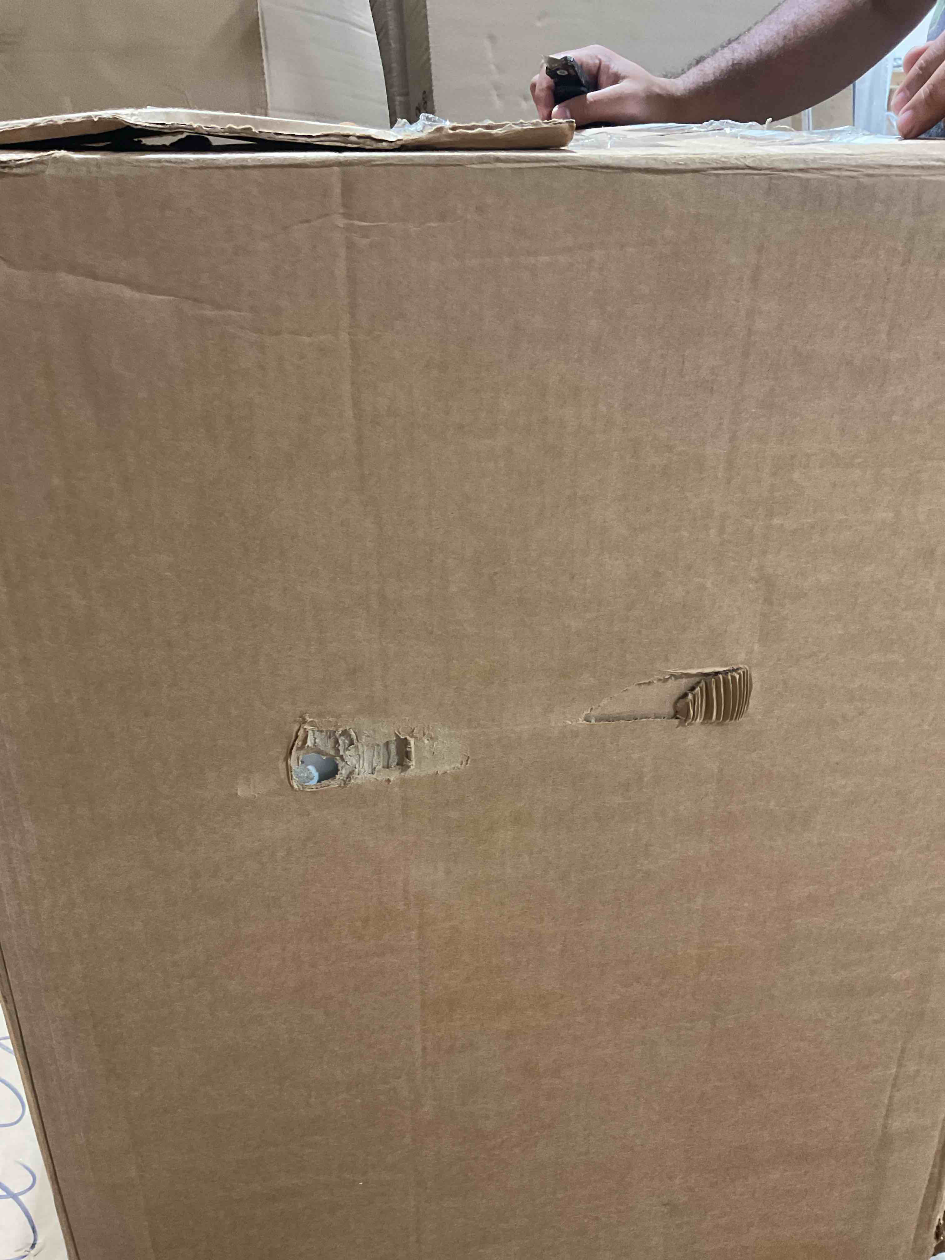 https://s3.amazonaws.com/lotting-images-prod/bidfta/GRA1452132_1753118550874.jpeg