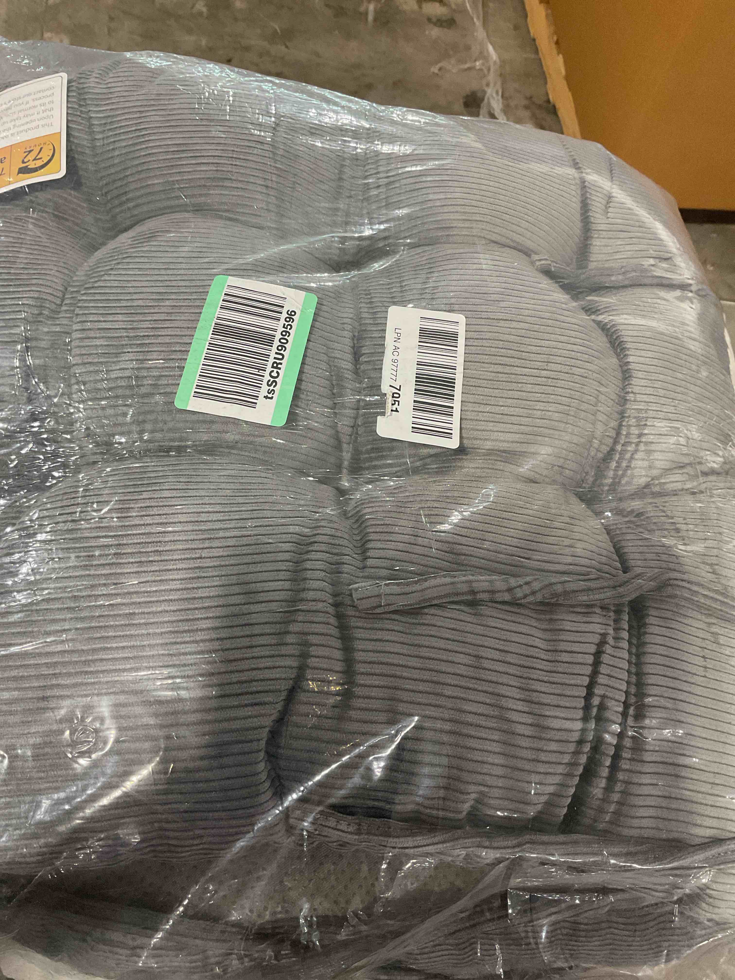 https://s3.amazonaws.com/lotting-images-prod/bidfta/GRA1452373_1753452766436.jpeg