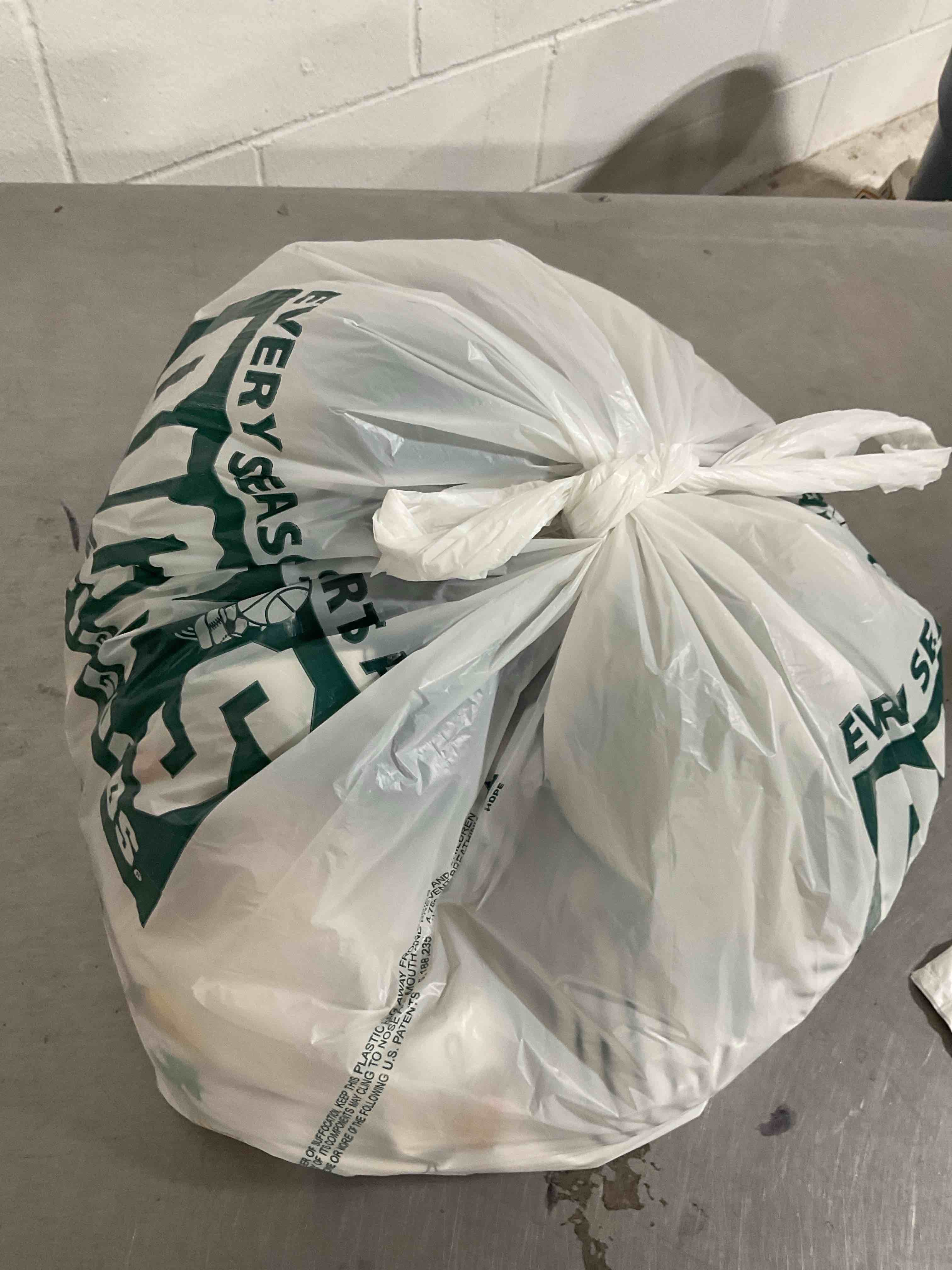 https://s3.amazonaws.com/lotting-images-prod/bidfta/GRA1453106_1754407582687.jpeg