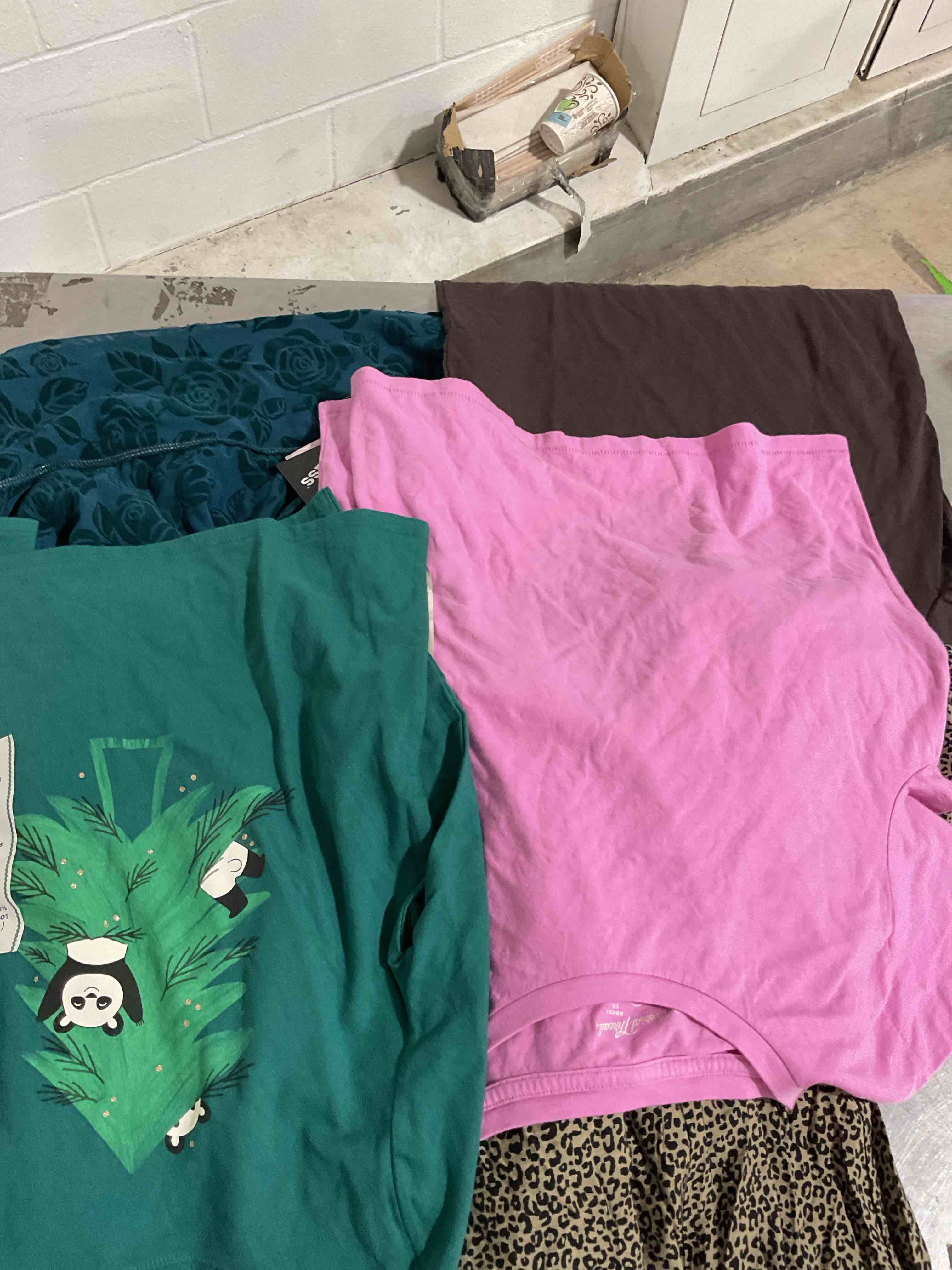 https://s3.amazonaws.com/lotting-images-prod/bidfta/GRA1453213_1754498911947.jpeg
