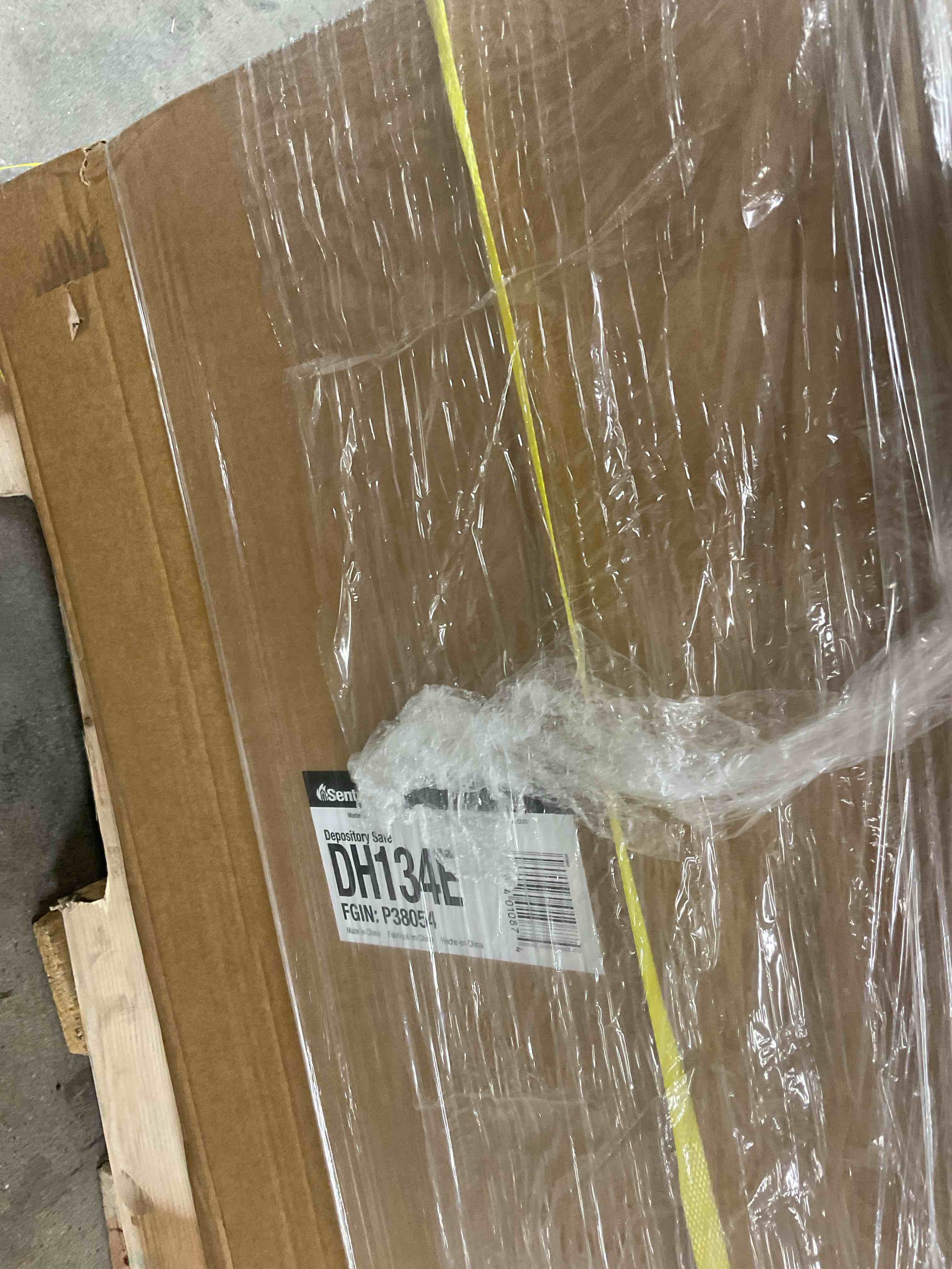 https://s3.amazonaws.com/lotting-images-prod/bidfta/GRA1453629_1754684435169.jpeg