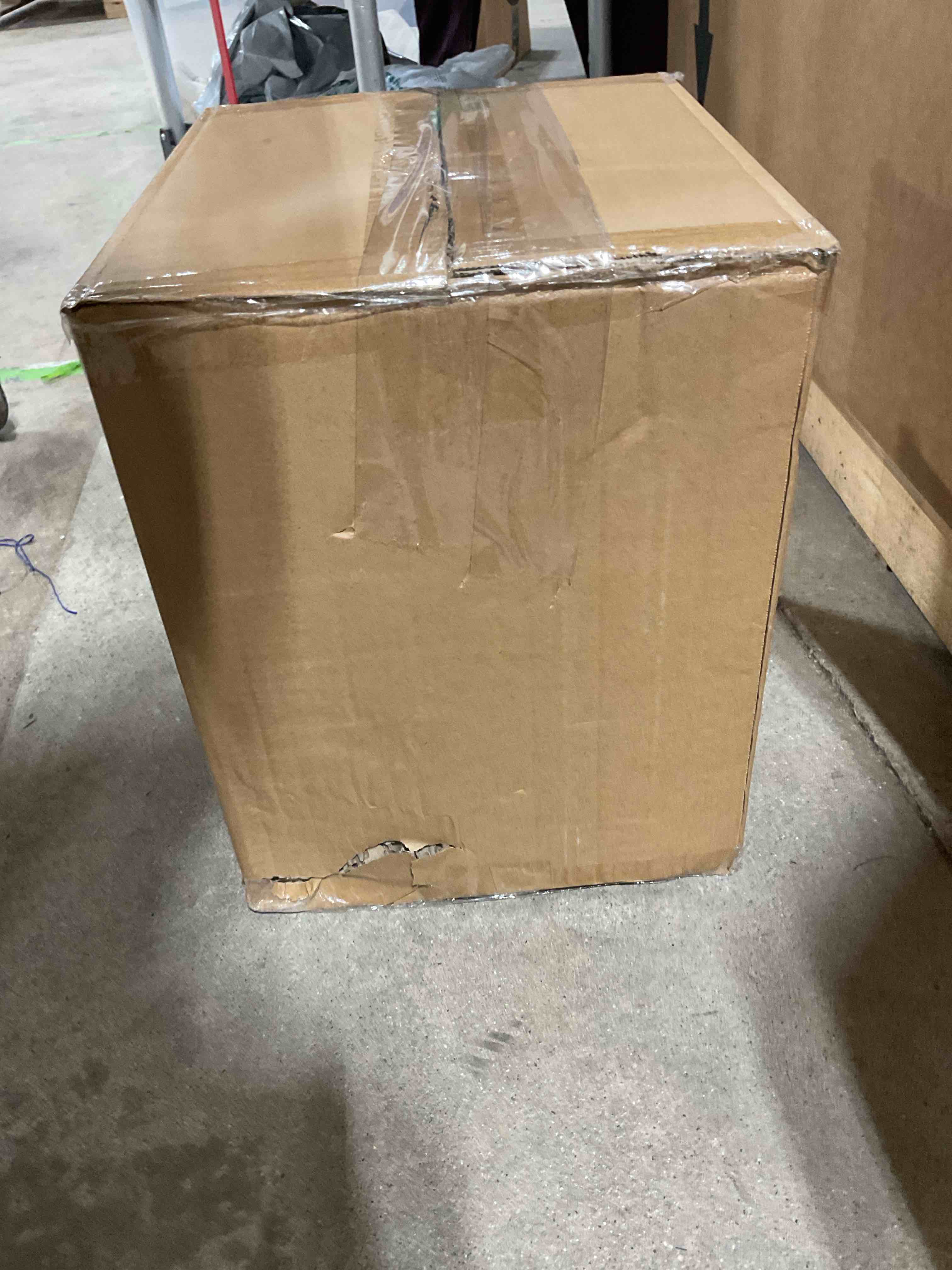 https://s3.amazonaws.com/lotting-images-prod/bidfta/GRA1455196_1756391923093.jpeg