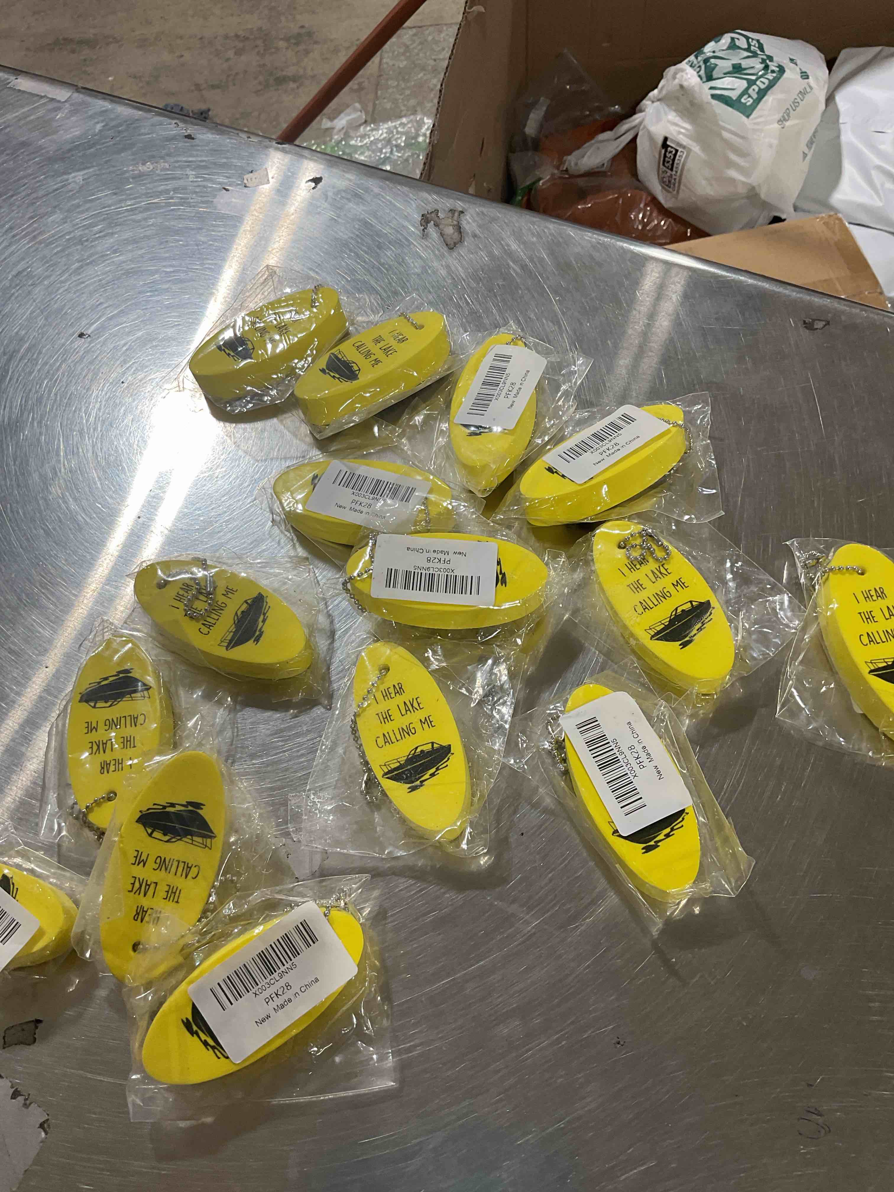 Floating Key Chain for Boating, Waterproof Key Rings for Outdoor Water Sport, PU Foam Floating Keychains