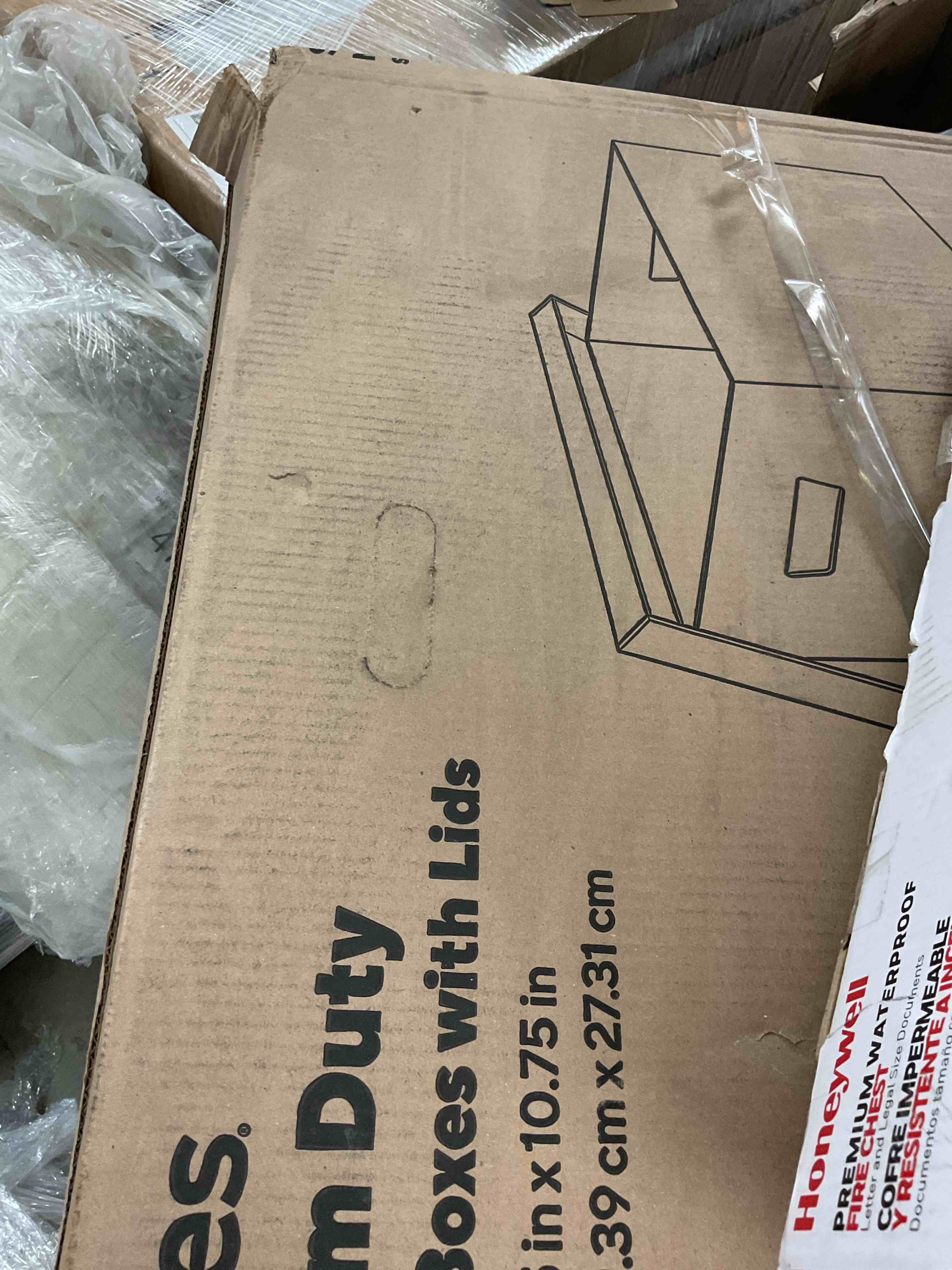 Staples medium duty  storage boxes with lids 