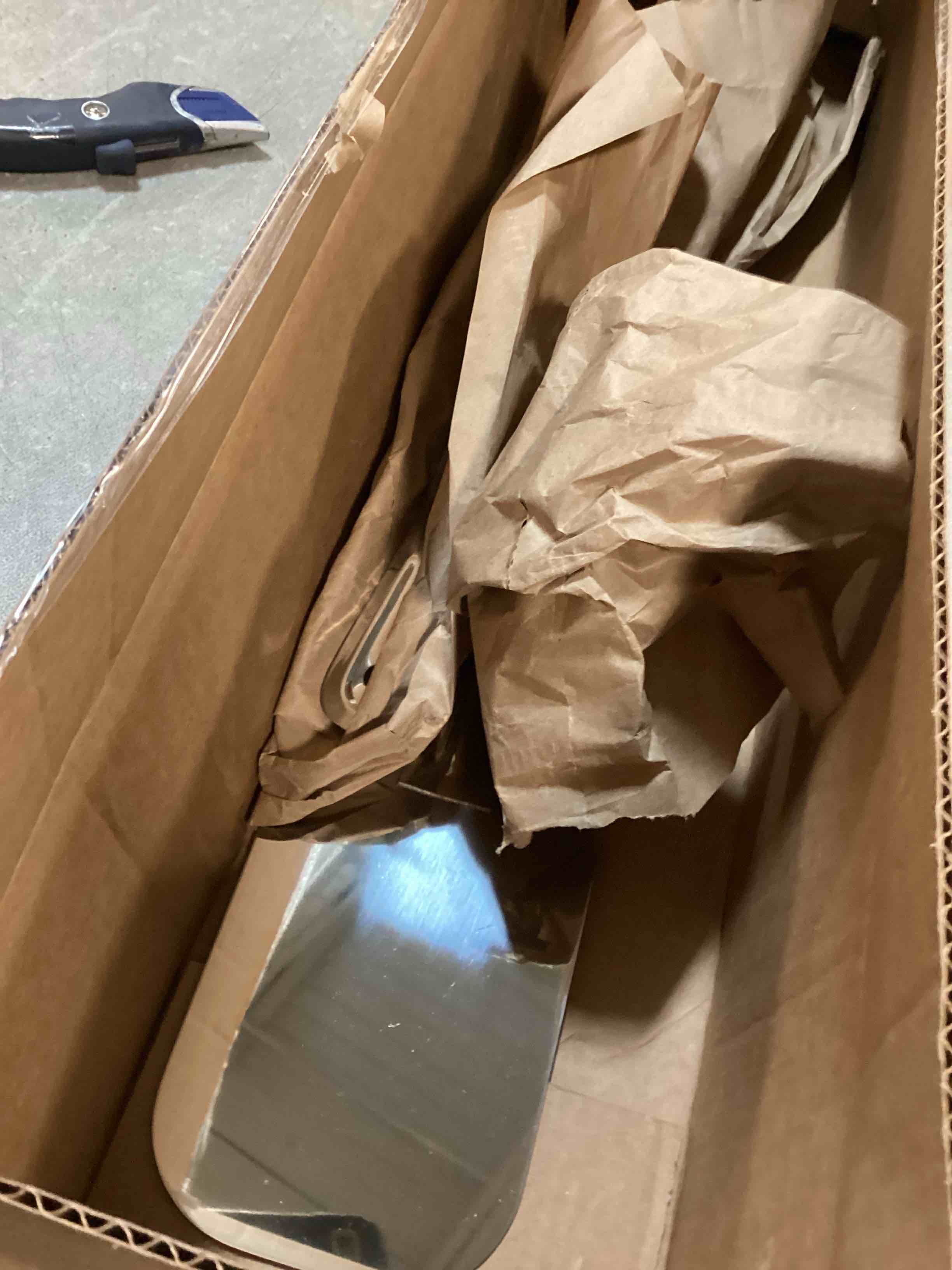 https://s3.amazonaws.com/lotting-images-prod/bidfta/GRA1456172_1732567199933.jpeg