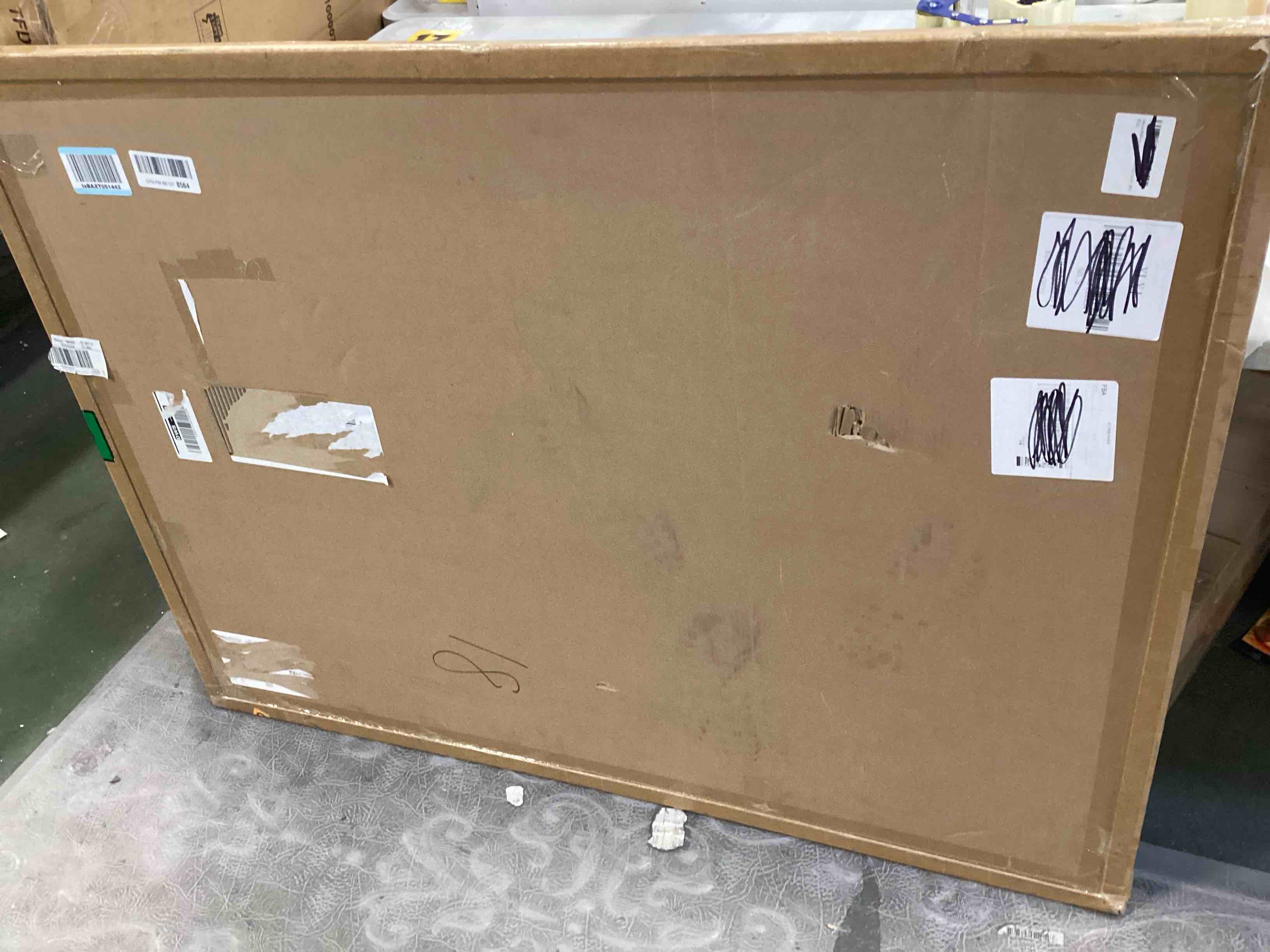https://s3.amazonaws.com/lotting-images-prod/bidfta/GRA1457443_1733337500676.jpeg