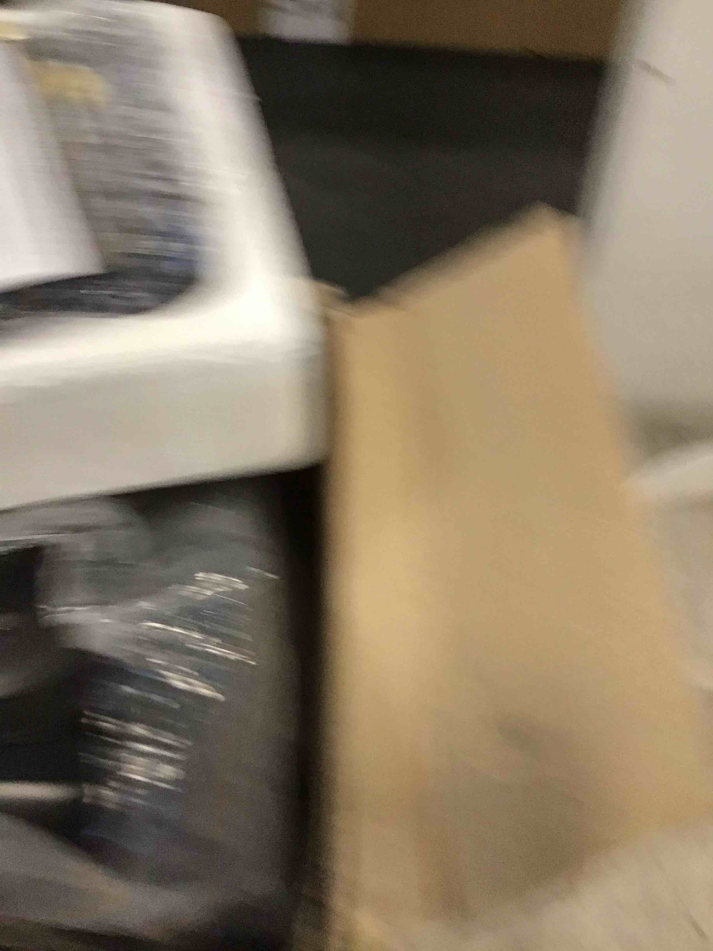 https://s3.amazonaws.com/lotting-images-prod/bidfta/GRA1462302_1733428111930.jpeg