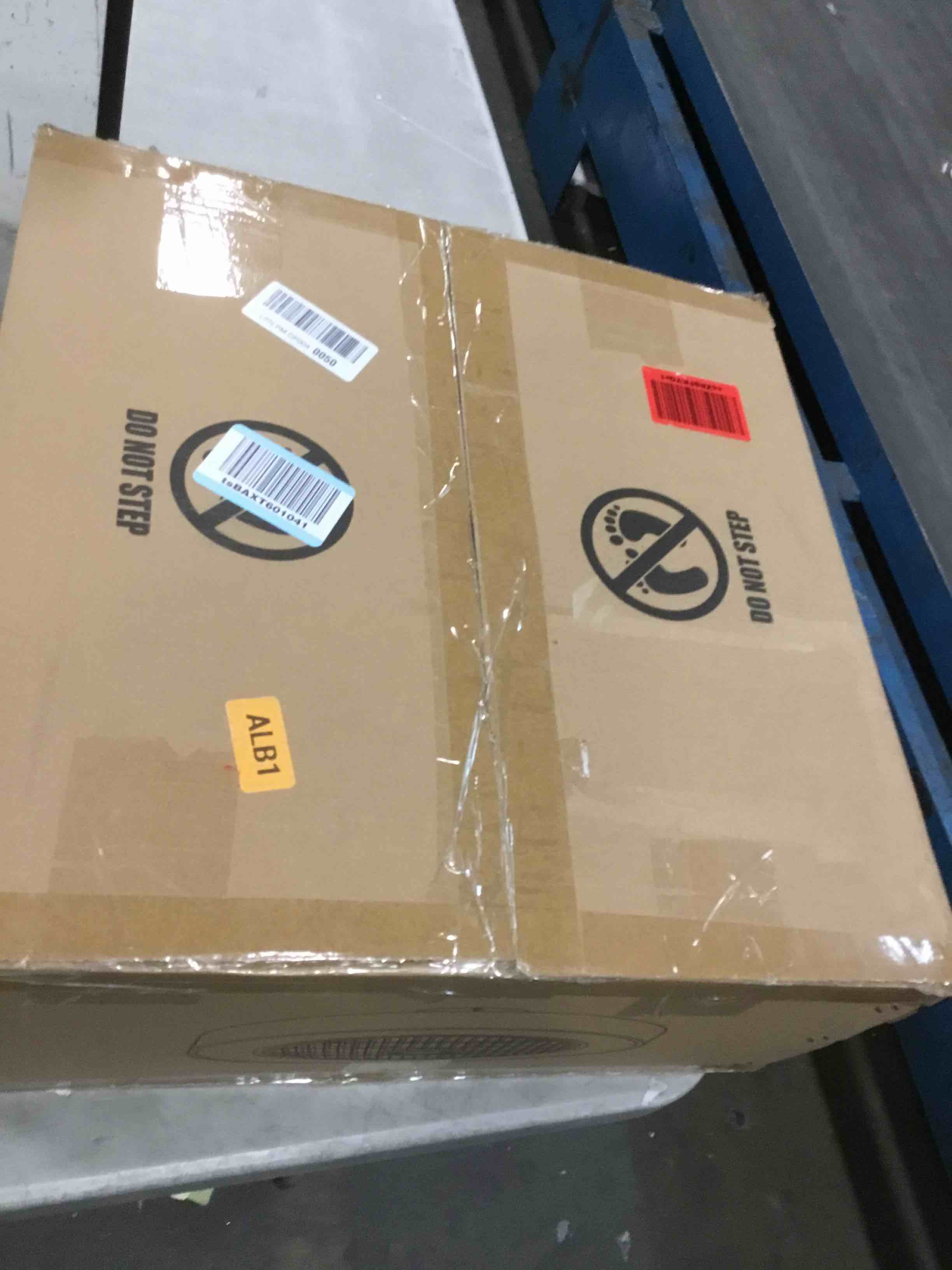 https://s3.amazonaws.com/lotting-images-prod/bidfta/GRA1463623_1734478872087.jpeg