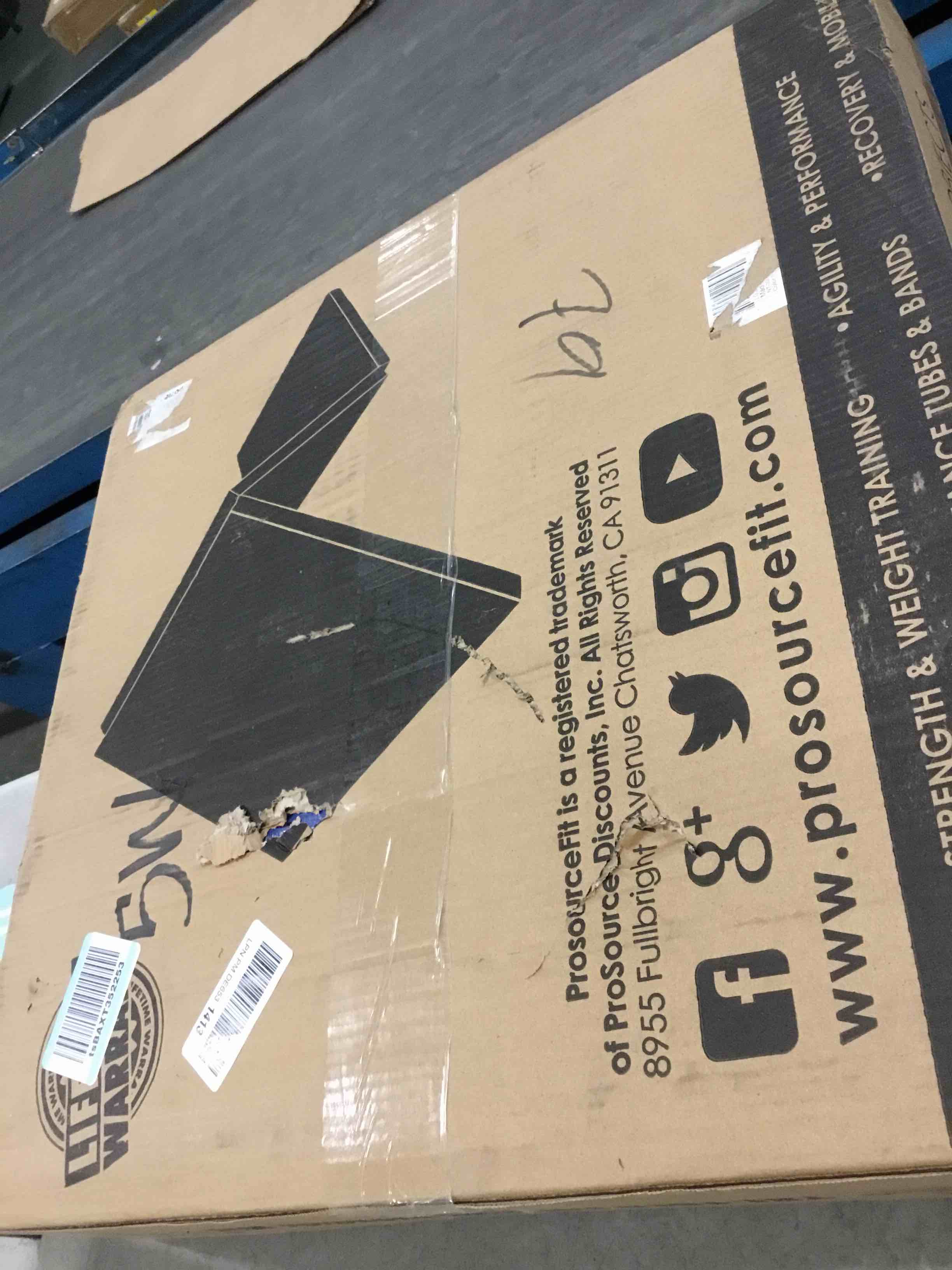 https://s3.amazonaws.com/lotting-images-prod/bidfta/GRA1464898_1735950309629.jpeg