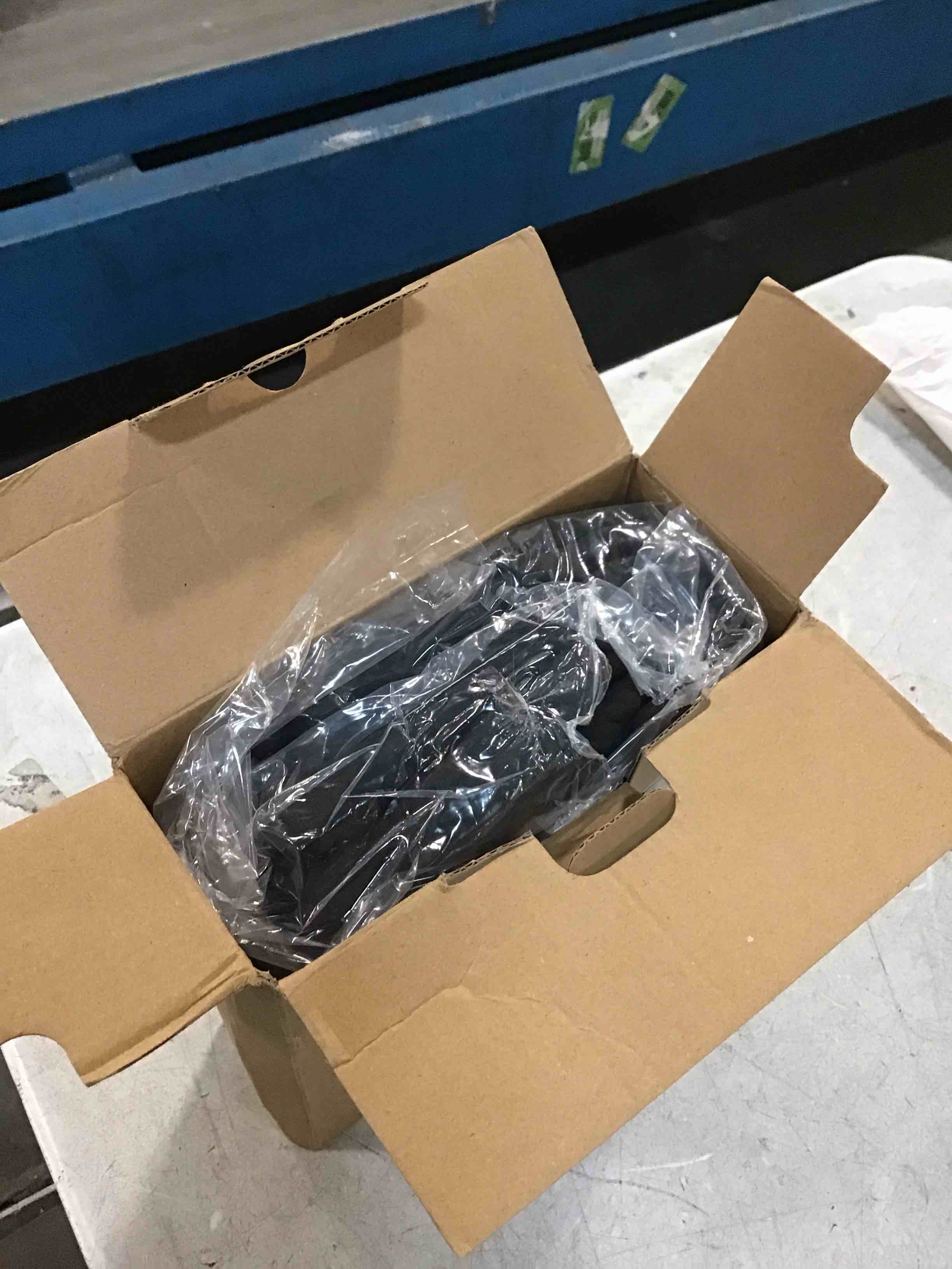 https://s3.amazonaws.com/lotting-images-prod/bidfta/GRA1465783_1732888325619.jpeg