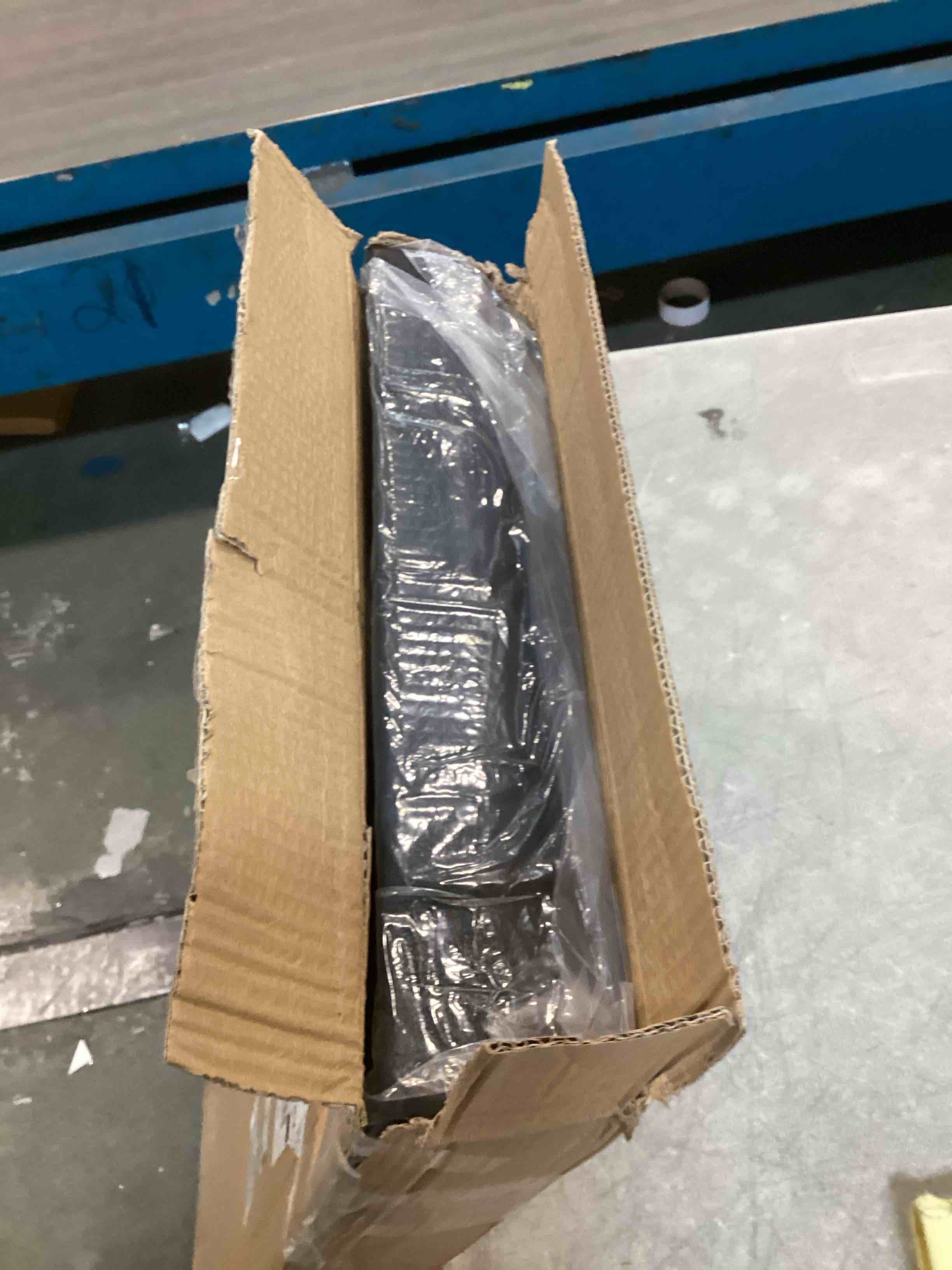 https://s3.amazonaws.com/lotting-images-prod/bidfta/GRA1468658_1733144636589.jpeg