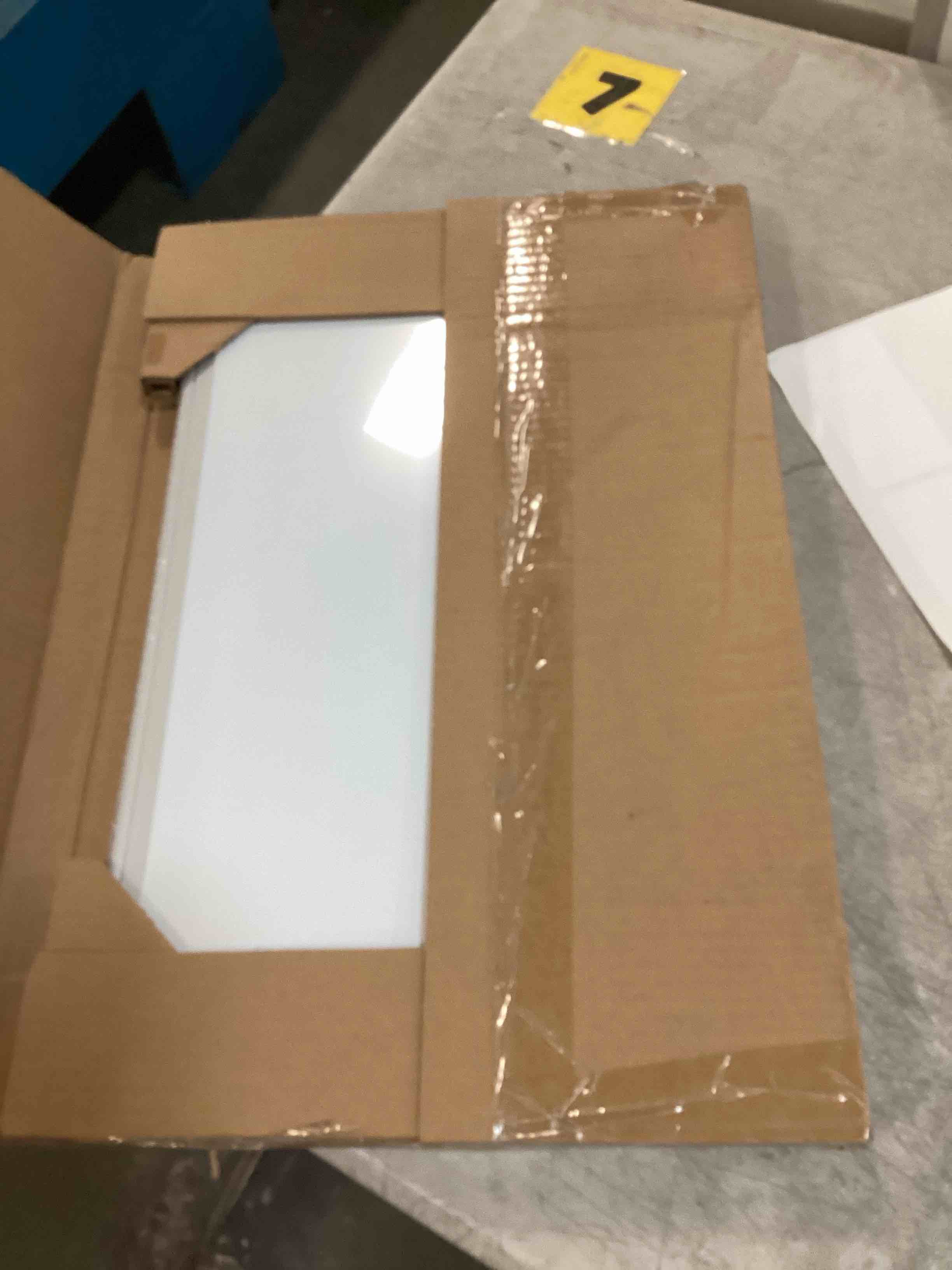 https://s3.amazonaws.com/lotting-images-prod/bidfta/GRA1468751_1733158147697.jpeg