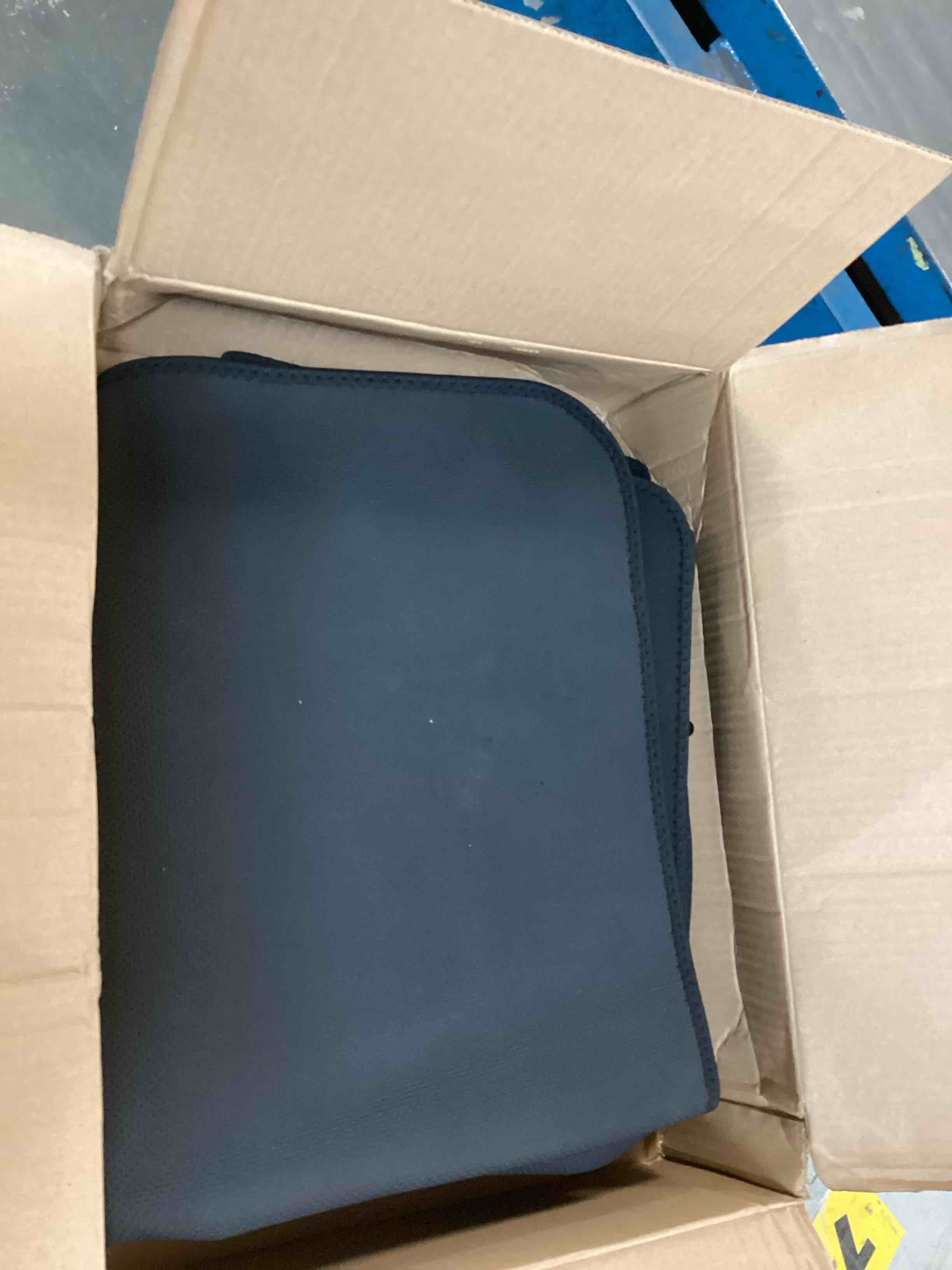 https://s3.amazonaws.com/lotting-images-prod/bidfta/GRA1468785_1733164415313.jpeg