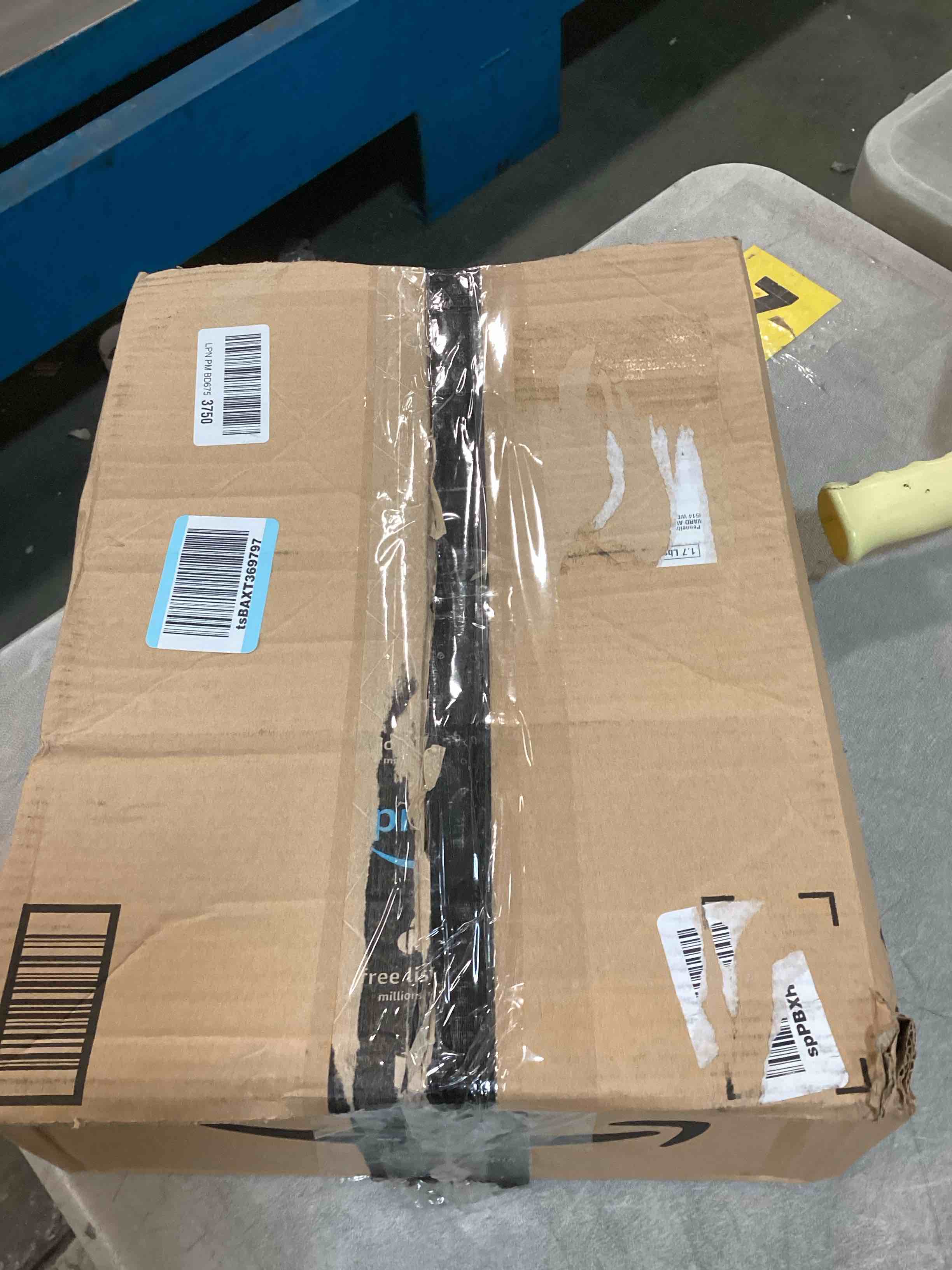 https://s3.amazonaws.com/lotting-images-prod/bidfta/GRA1468785_1733164434571.jpeg