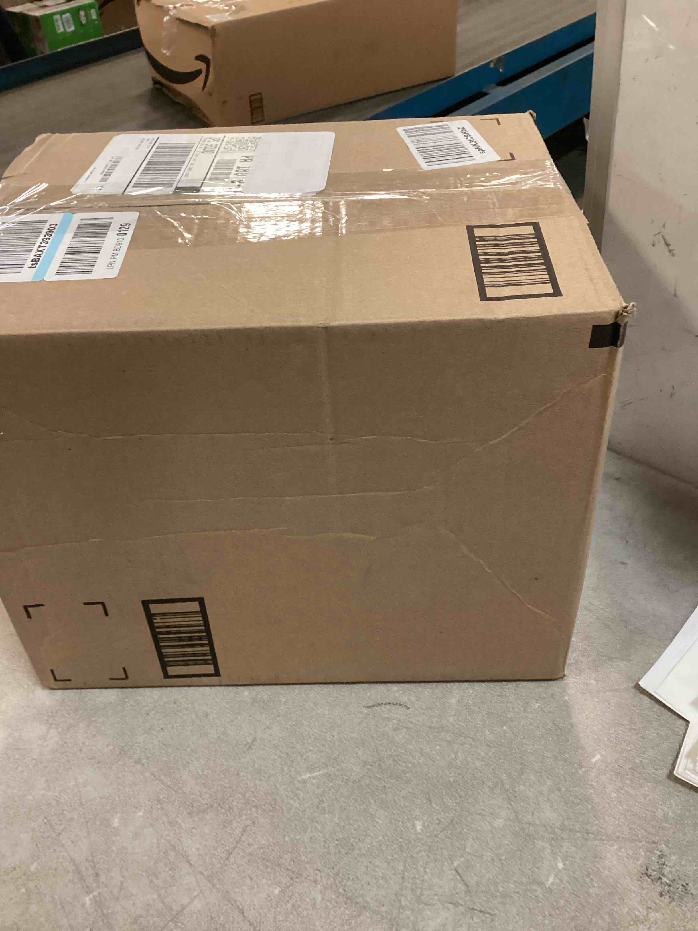 https://s3.amazonaws.com/lotting-images-prod/bidfta/GRA1468793_1733165359938.jpeg