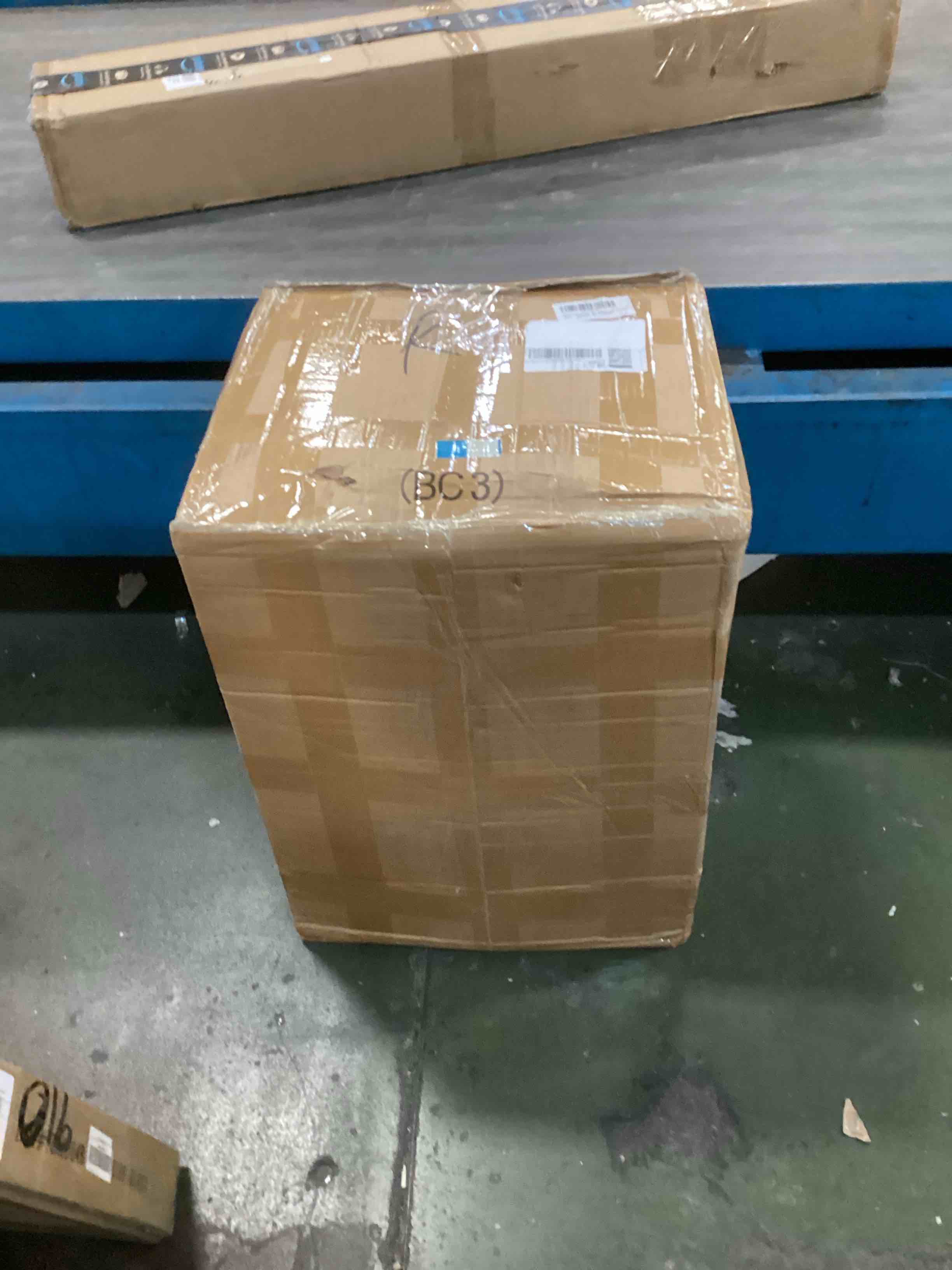 https://s3.amazonaws.com/lotting-images-prod/bidfta/GRA1469562_1733427836150.jpeg