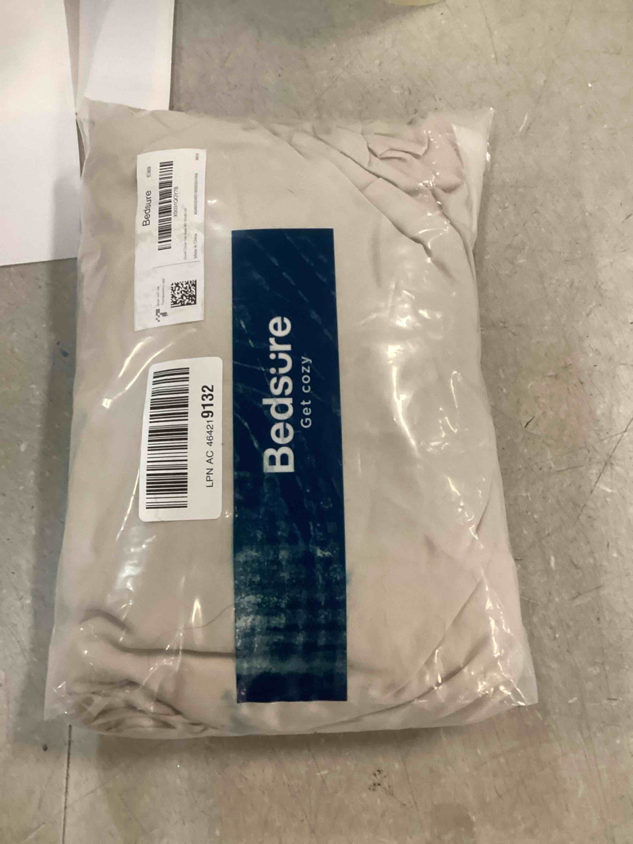 https://s3.amazonaws.com/lotting-images-prod/bidfta/GRA1469589_1733431338653.jpeg