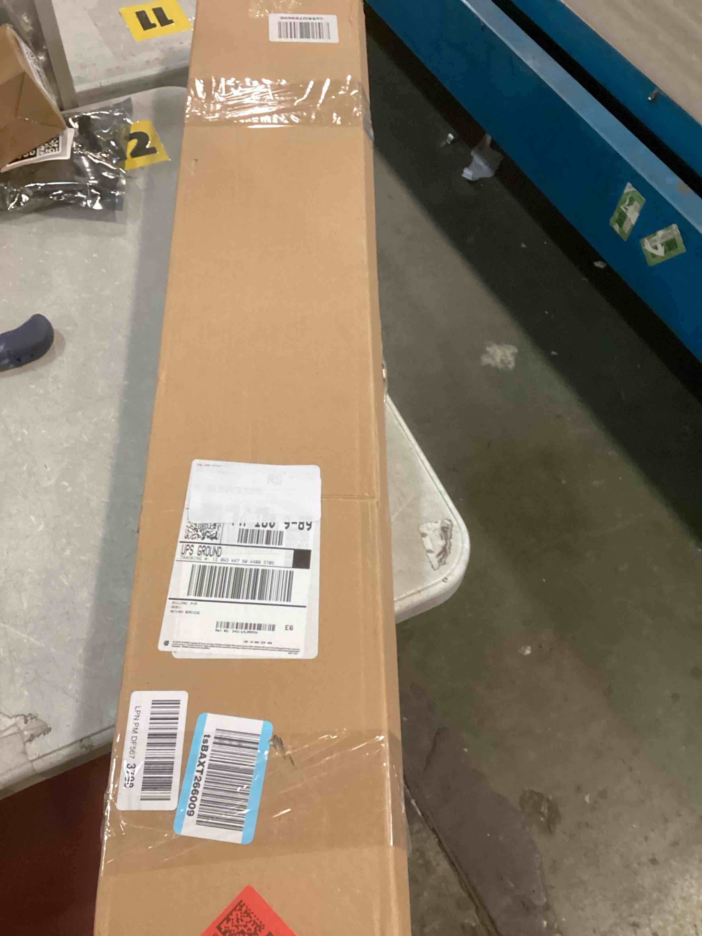 https://s3.amazonaws.com/lotting-images-prod/bidfta/GRA1469909_1733757935626.jpeg