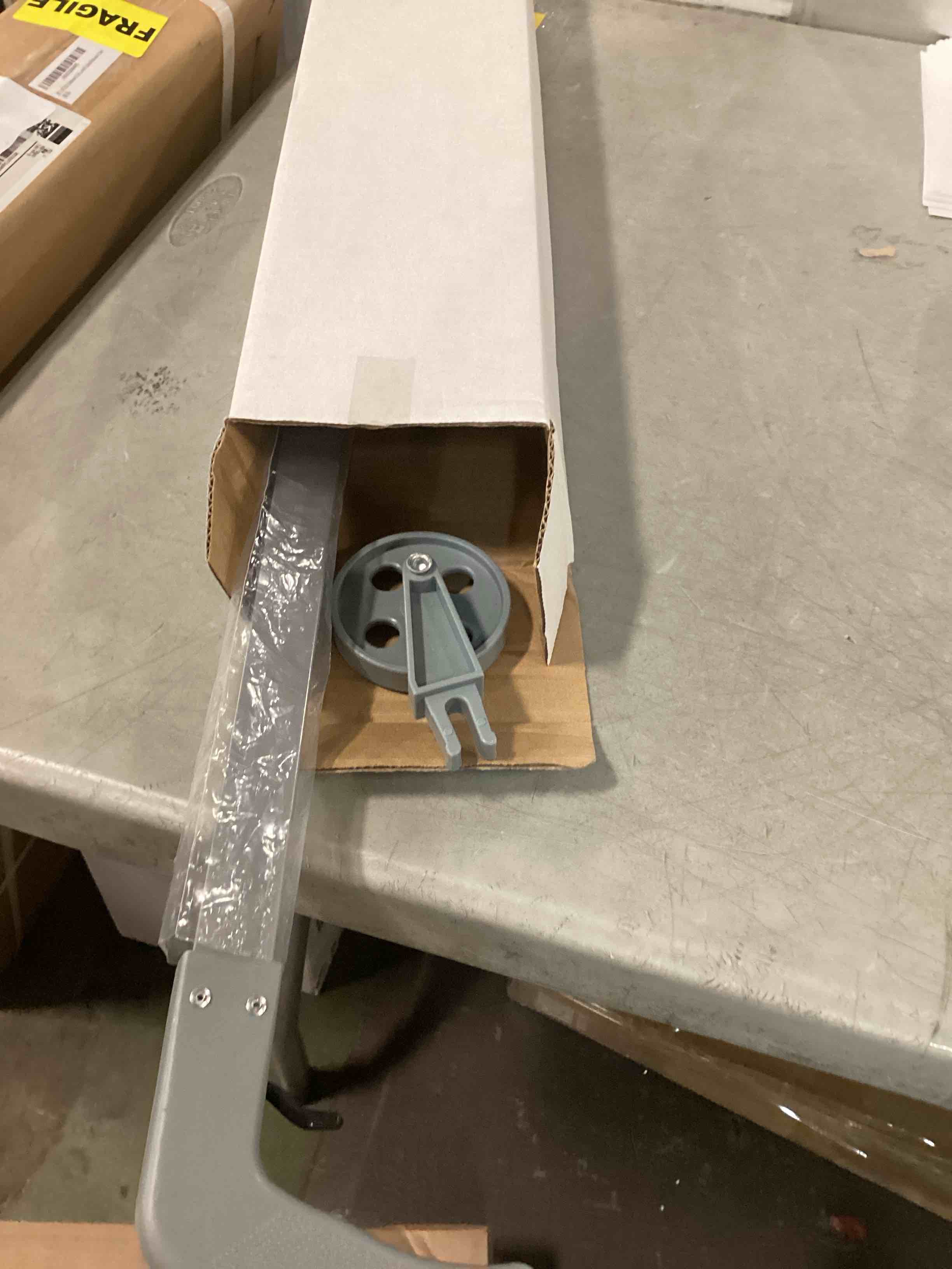 https://s3.amazonaws.com/lotting-images-prod/bidfta/GRA1470092_1733839695746.jpeg