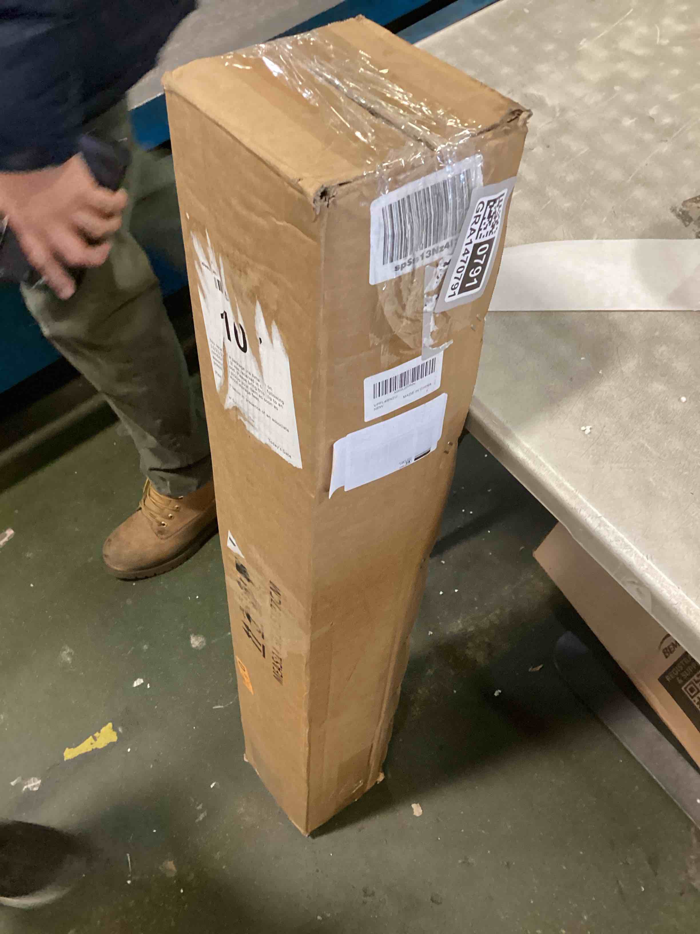 https://s3.amazonaws.com/lotting-images-prod/bidfta/GRA1470791_1734190724609.jpeg
