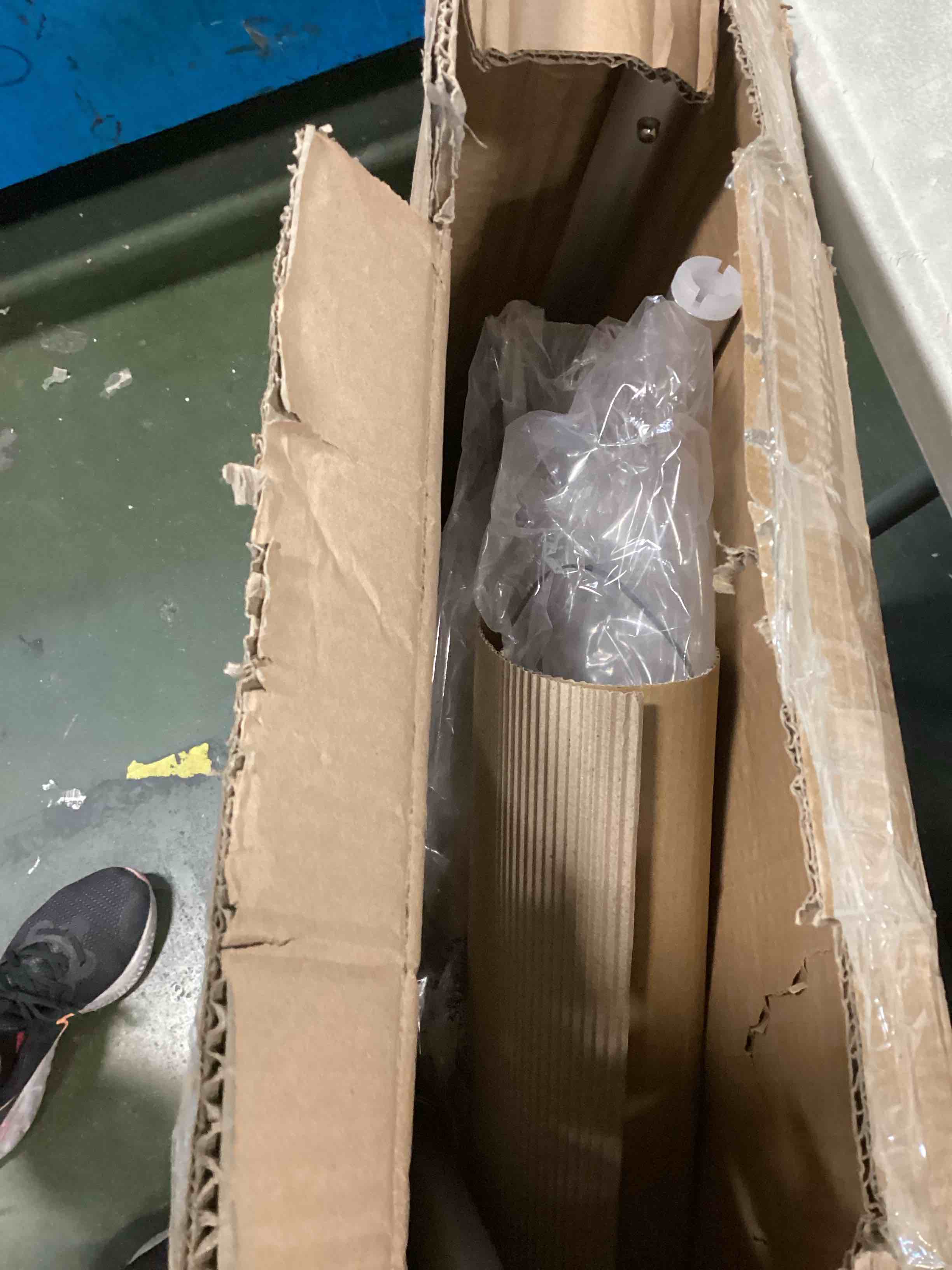 https://s3.amazonaws.com/lotting-images-prod/bidfta/GRA1470796_1734191314163.jpeg