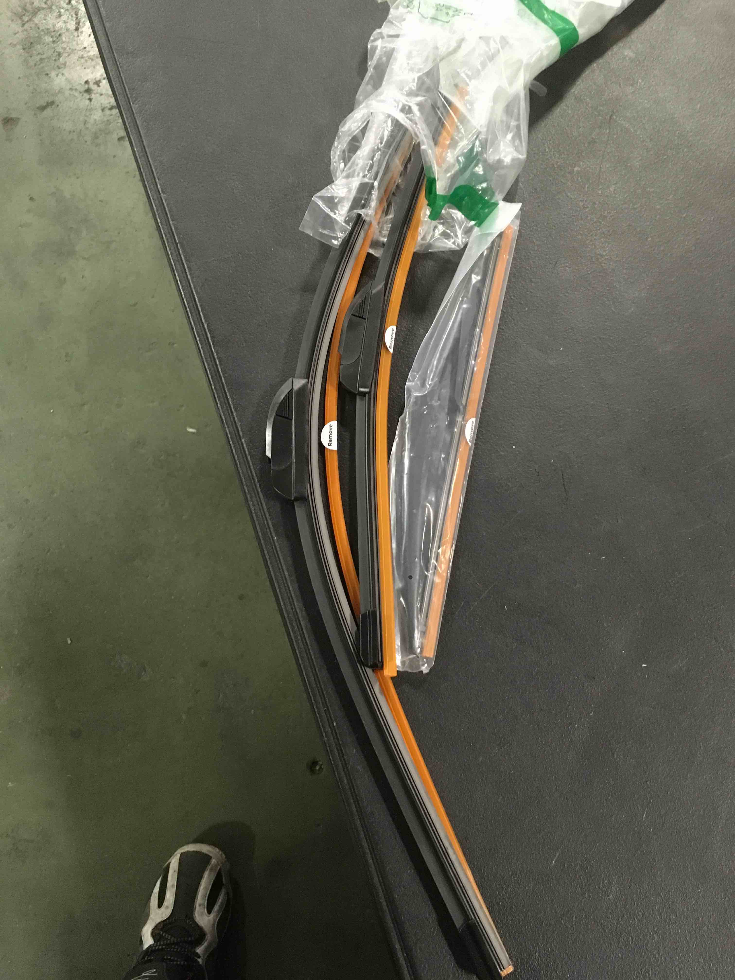 https://s3.amazonaws.com/lotting-images-prod/bidfta/GRA1471198_1733345472030.jpeg