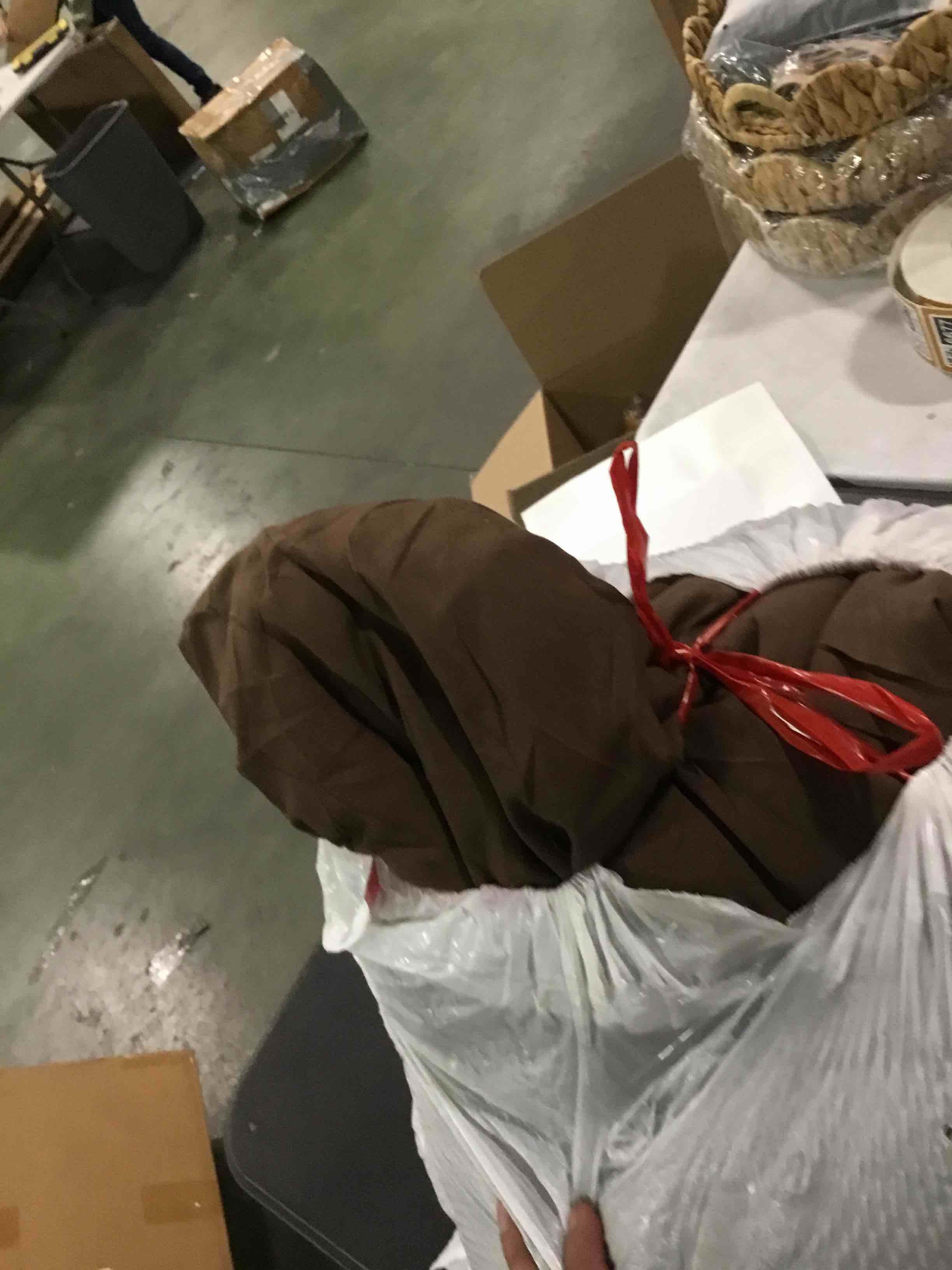 https://s3.amazonaws.com/lotting-images-prod/bidfta/GRA1471310_1733773920607.jpeg
