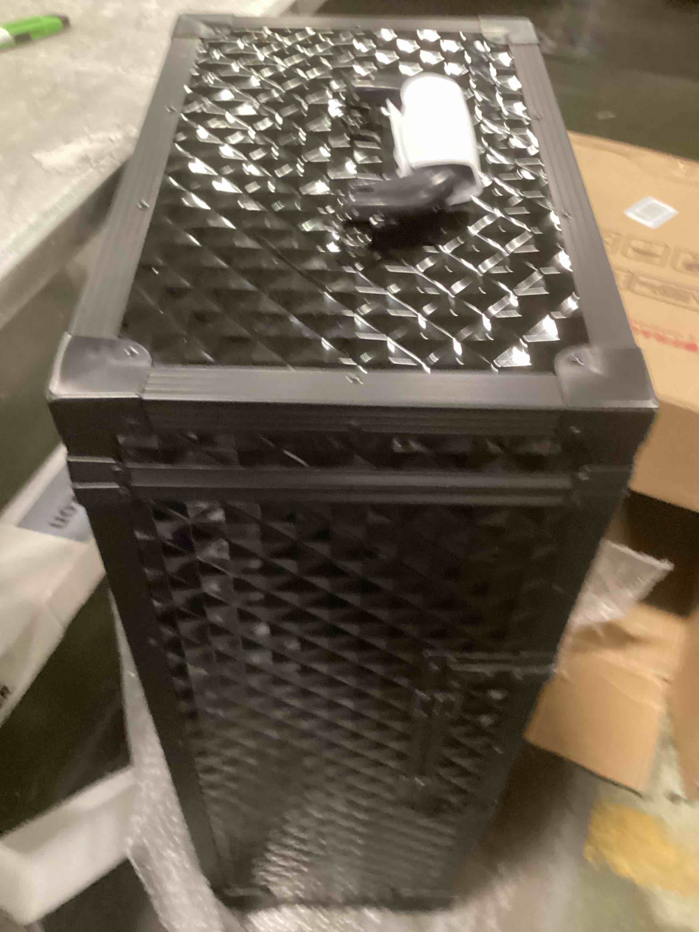 https://s3.amazonaws.com/lotting-images-prod/bidfta/GRA1471820_1736517267727.jpeg