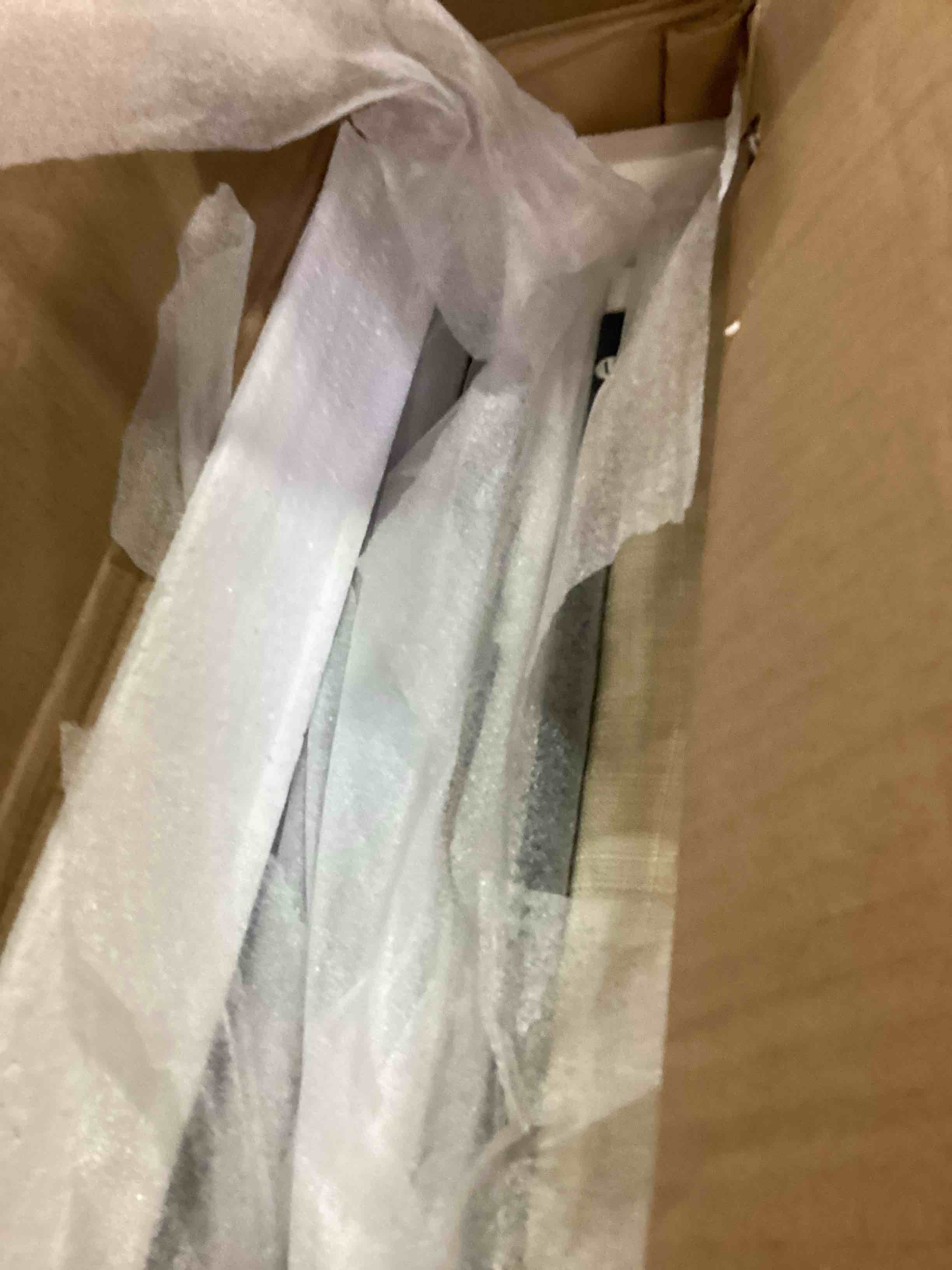 https://s3.amazonaws.com/lotting-images-prod/bidfta/GRA1472315_1736875634499.jpeg