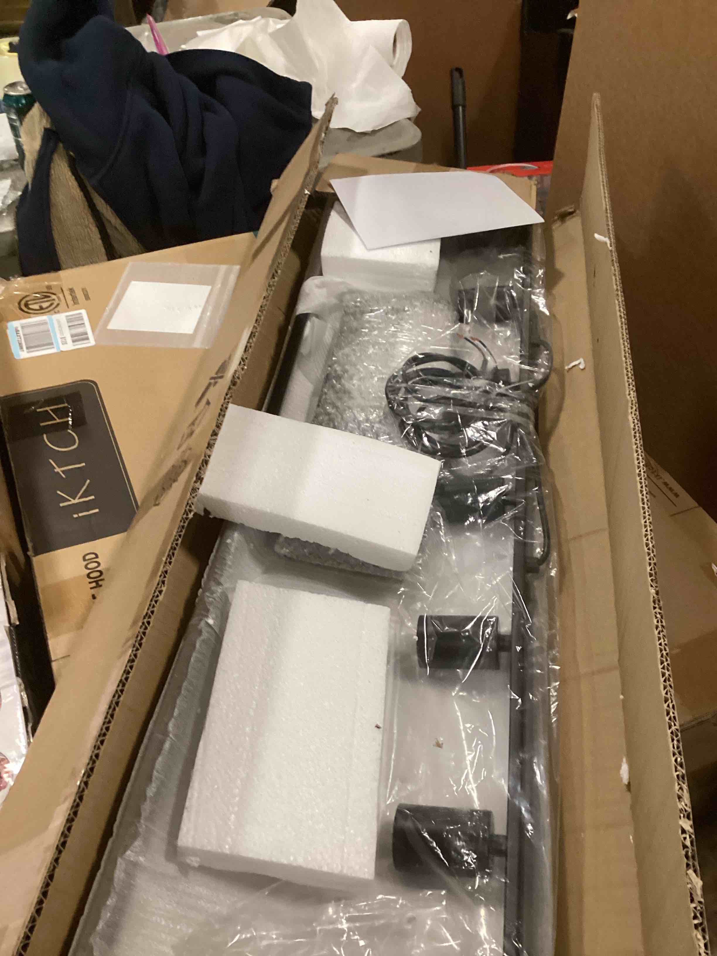 https://s3.amazonaws.com/lotting-images-prod/bidfta/GRA1475185_1733770561353.jpeg