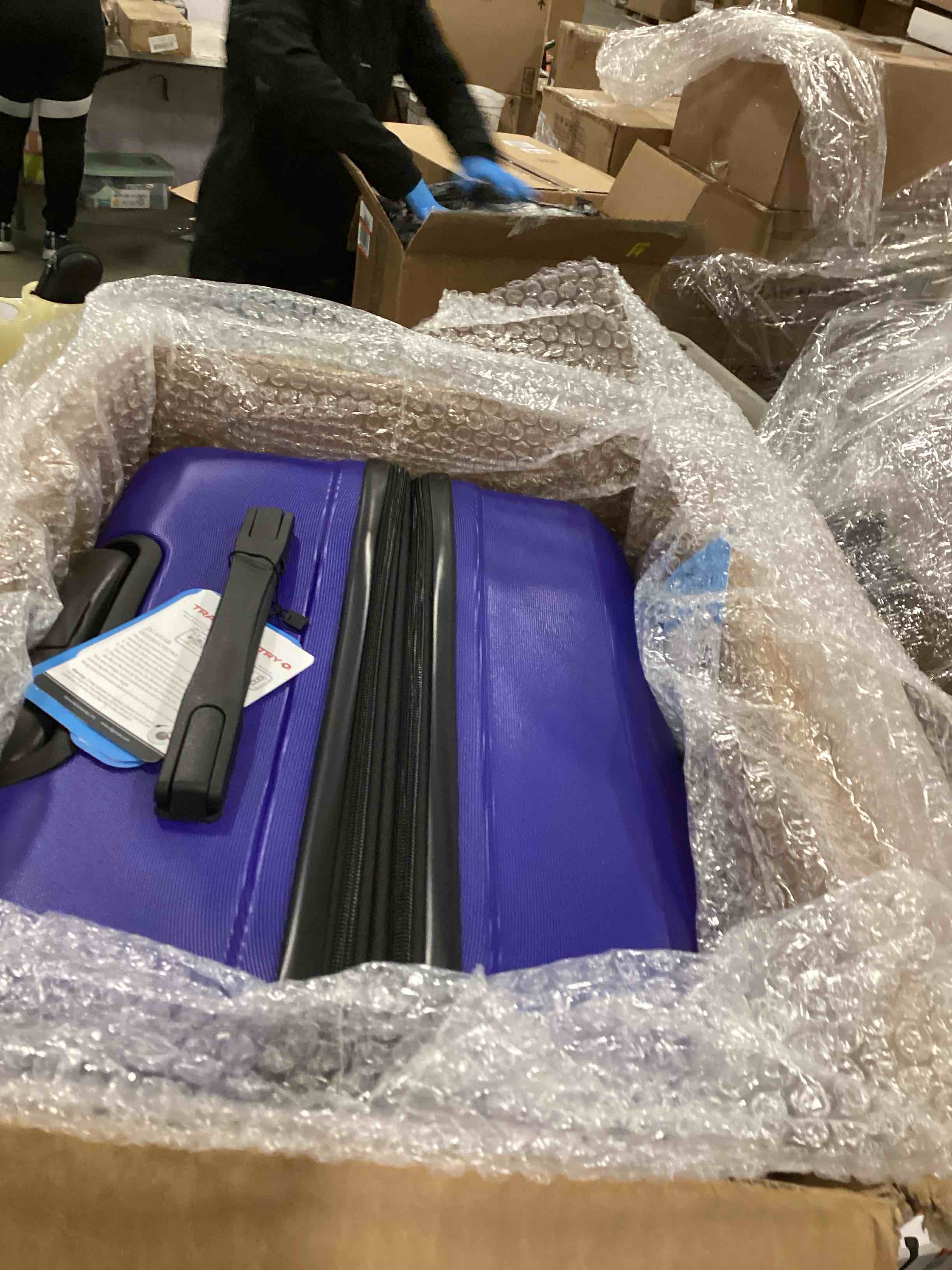 Condition photo showing Good Condition for SHOWKOO Luggage Sets Expandable PC+ABS Durable Suitcase Sets Double Wheels TSA Lock 4 Piece Luggage Set Royal Blue