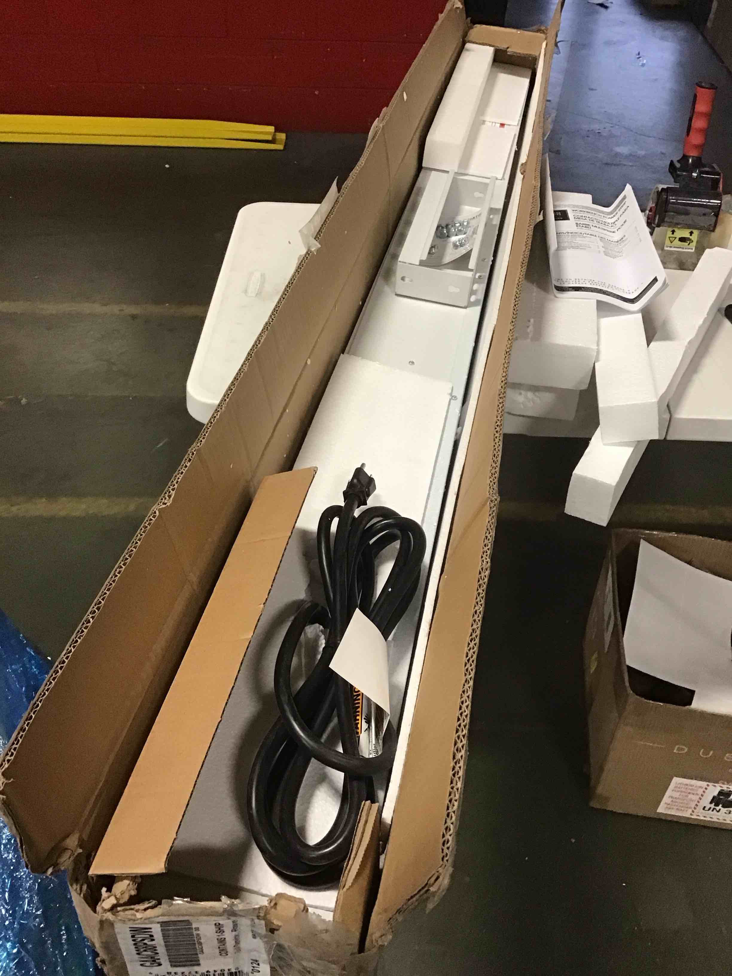 https://s3.amazonaws.com/lotting-images-prod/bidfta/GRA1478493_1734538891256.jpeg