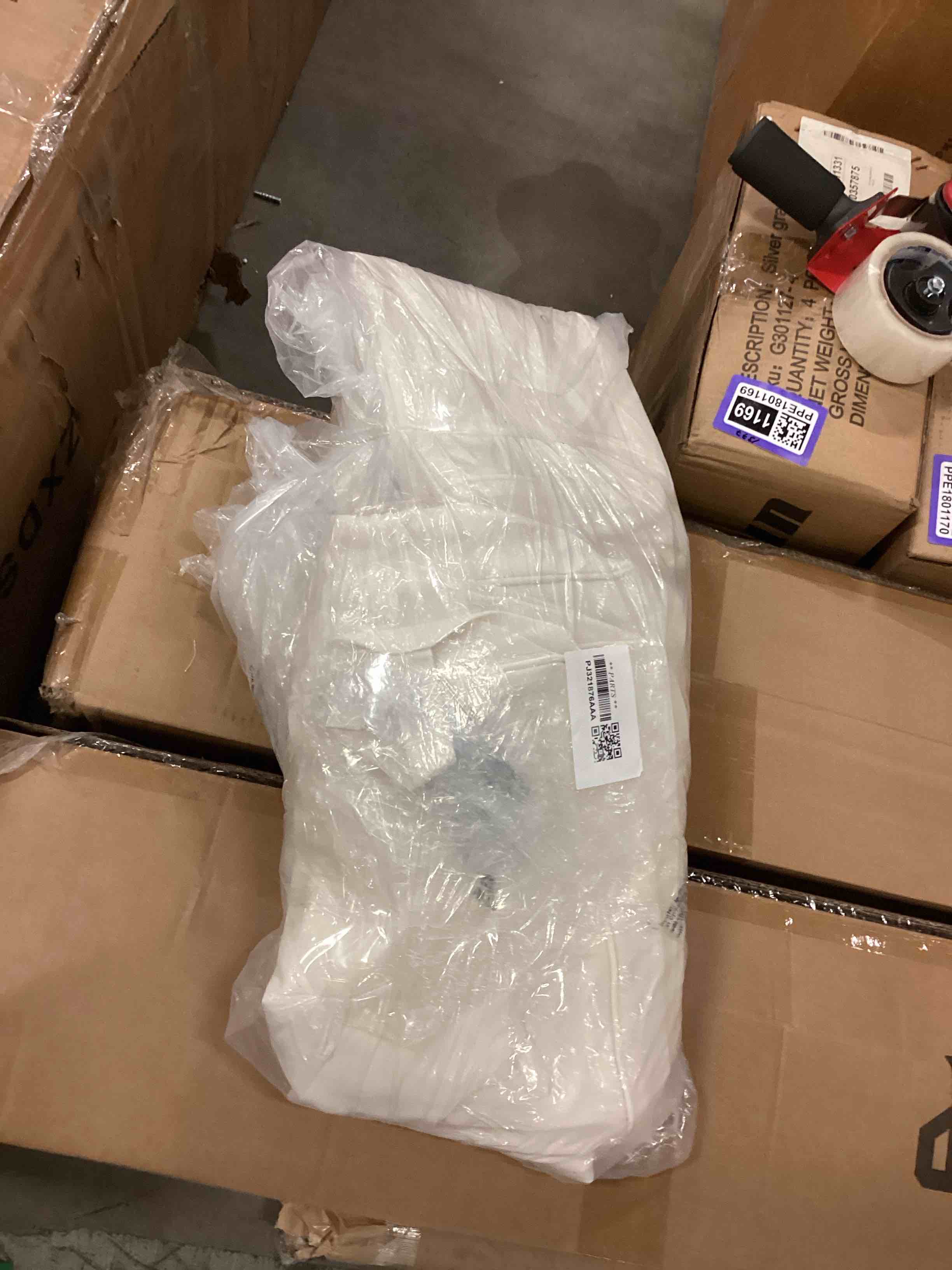 https://s3.amazonaws.com/lotting-images-prod/bidfta/GRA1504625_1750522925445.jpeg