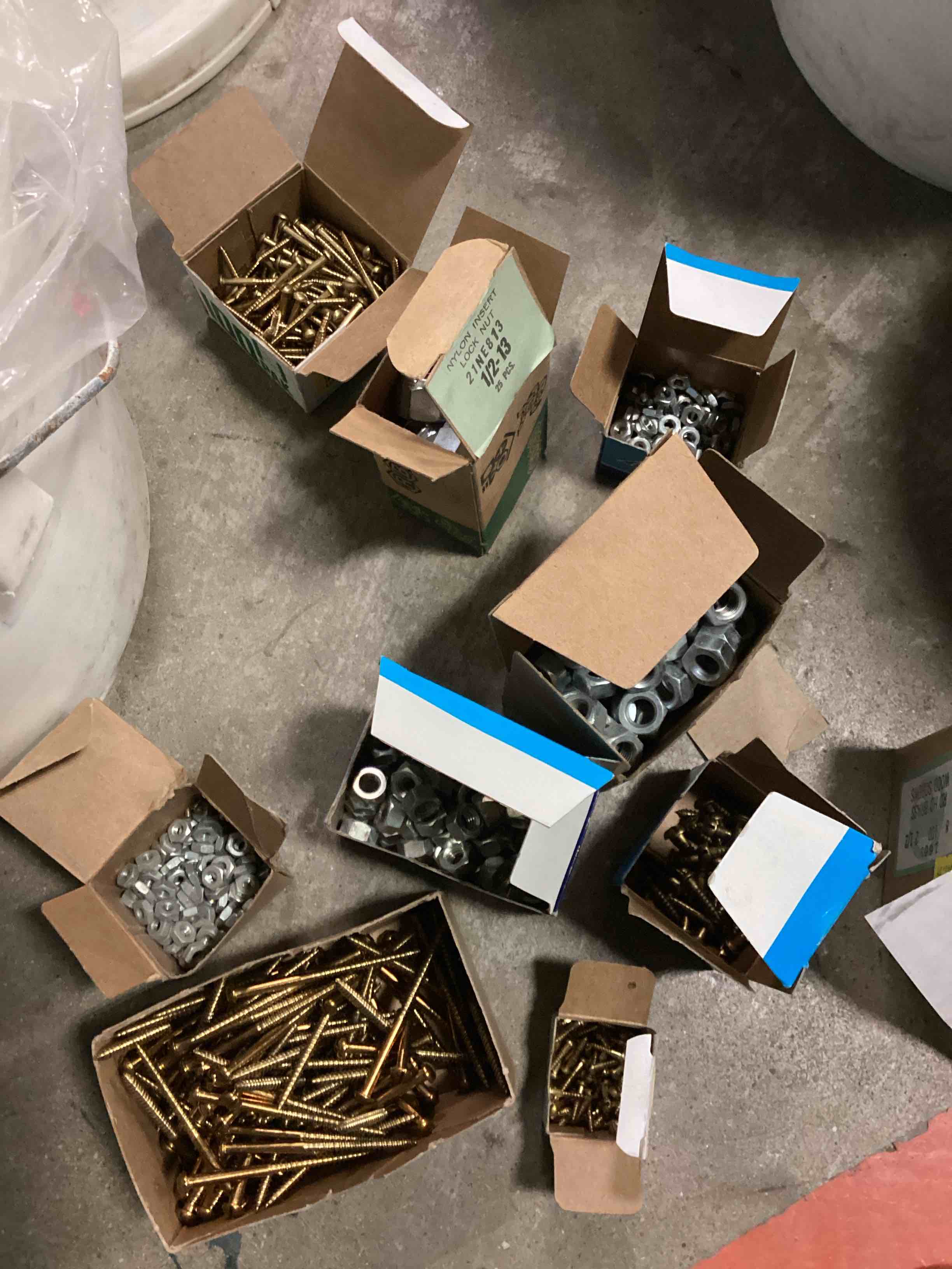 https://s3.amazonaws.com/lotting-images-prod/bidfta/GRA1505552_1754408391416.jpeg