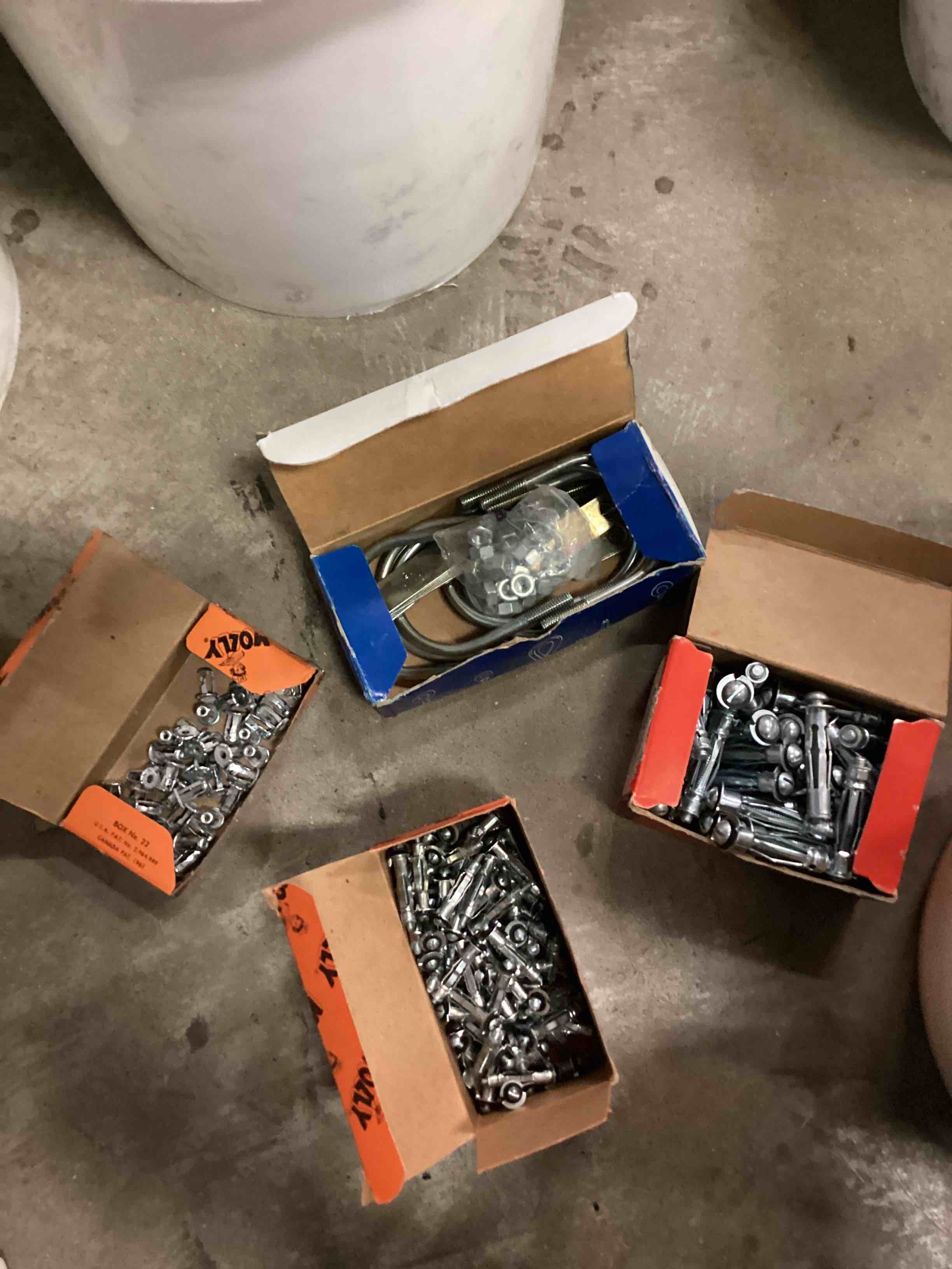 https://s3.amazonaws.com/lotting-images-prod/bidfta/GRA1505558_1754490234088.jpeg