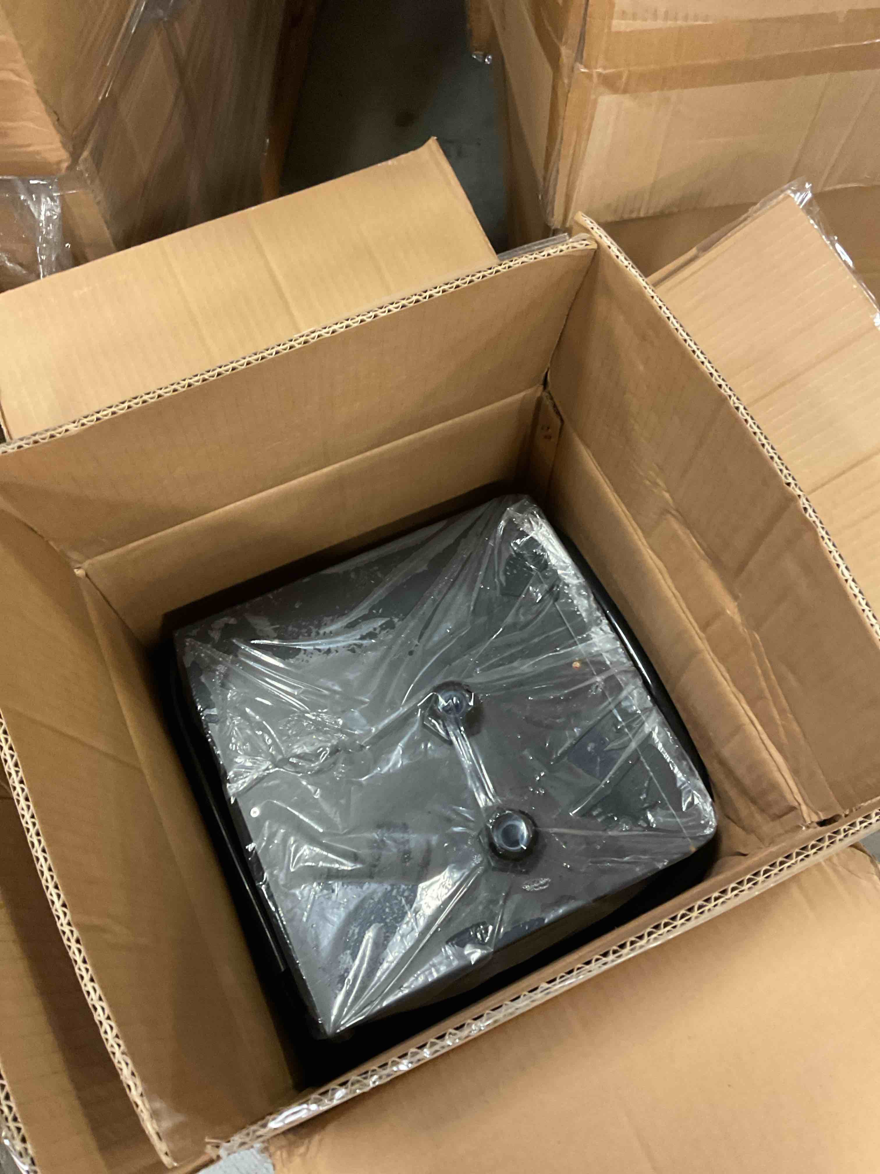 https://s3.amazonaws.com/lotting-images-prod/bidfta/GRA1505731_1754923242585.jpeg