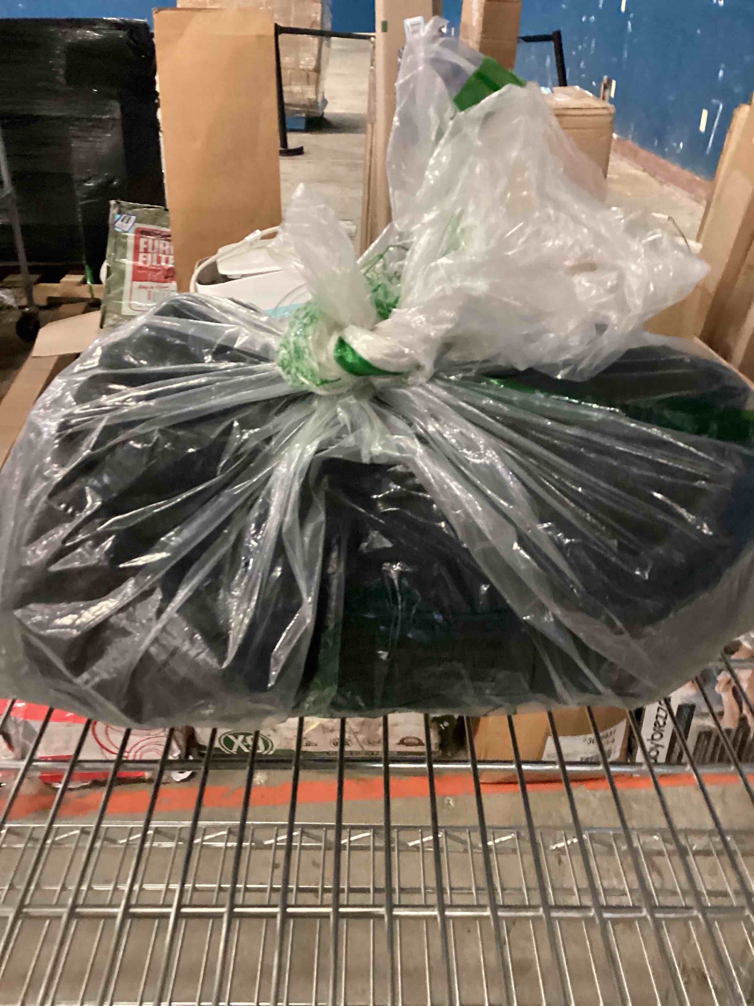 https://s3.amazonaws.com/lotting-images-prod/bidfta/GRA1506577_1756752026590.jpeg