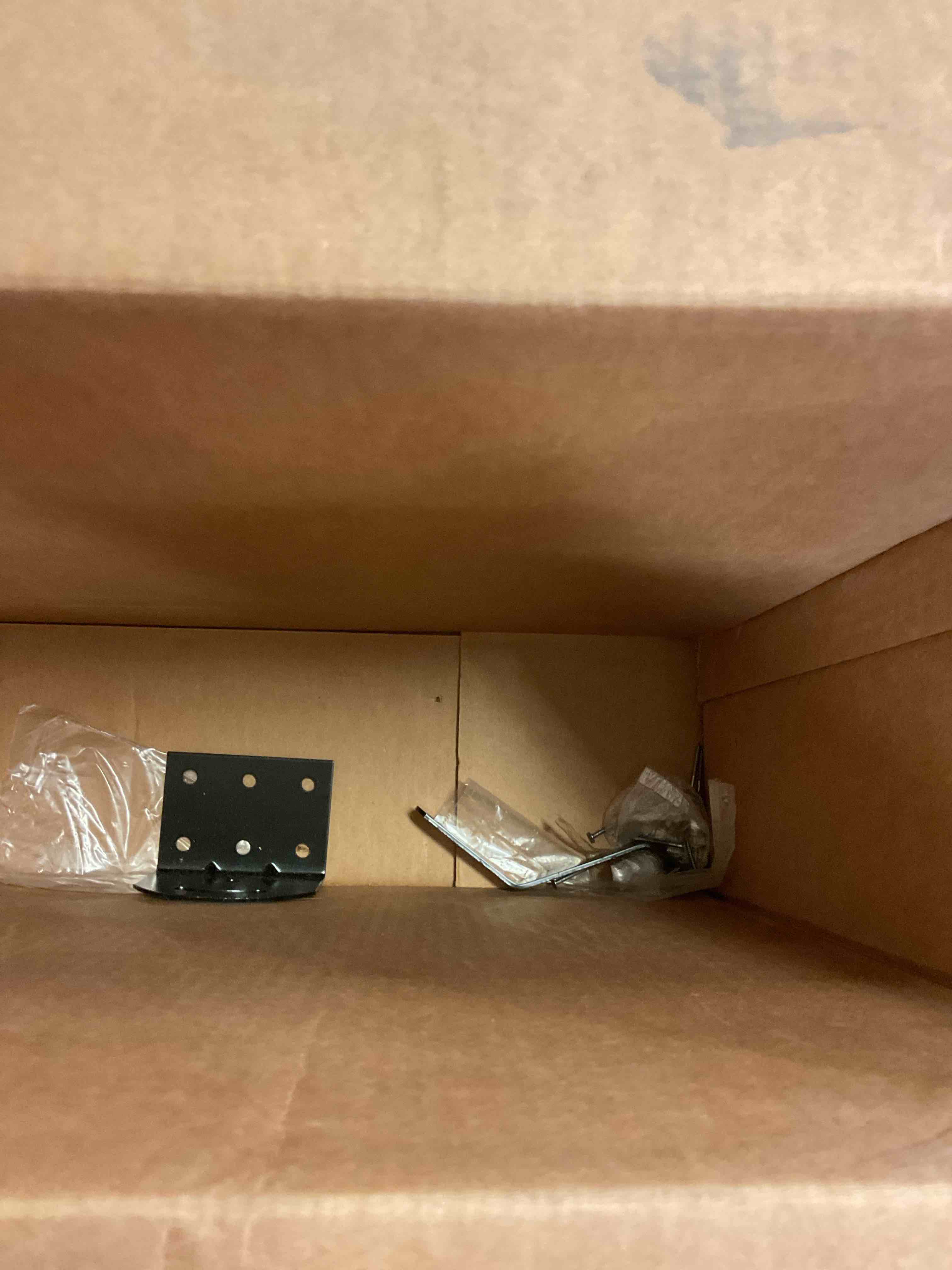 https://s3.amazonaws.com/lotting-images-prod/bidfta/GRA1506620_1756914750042.jpeg