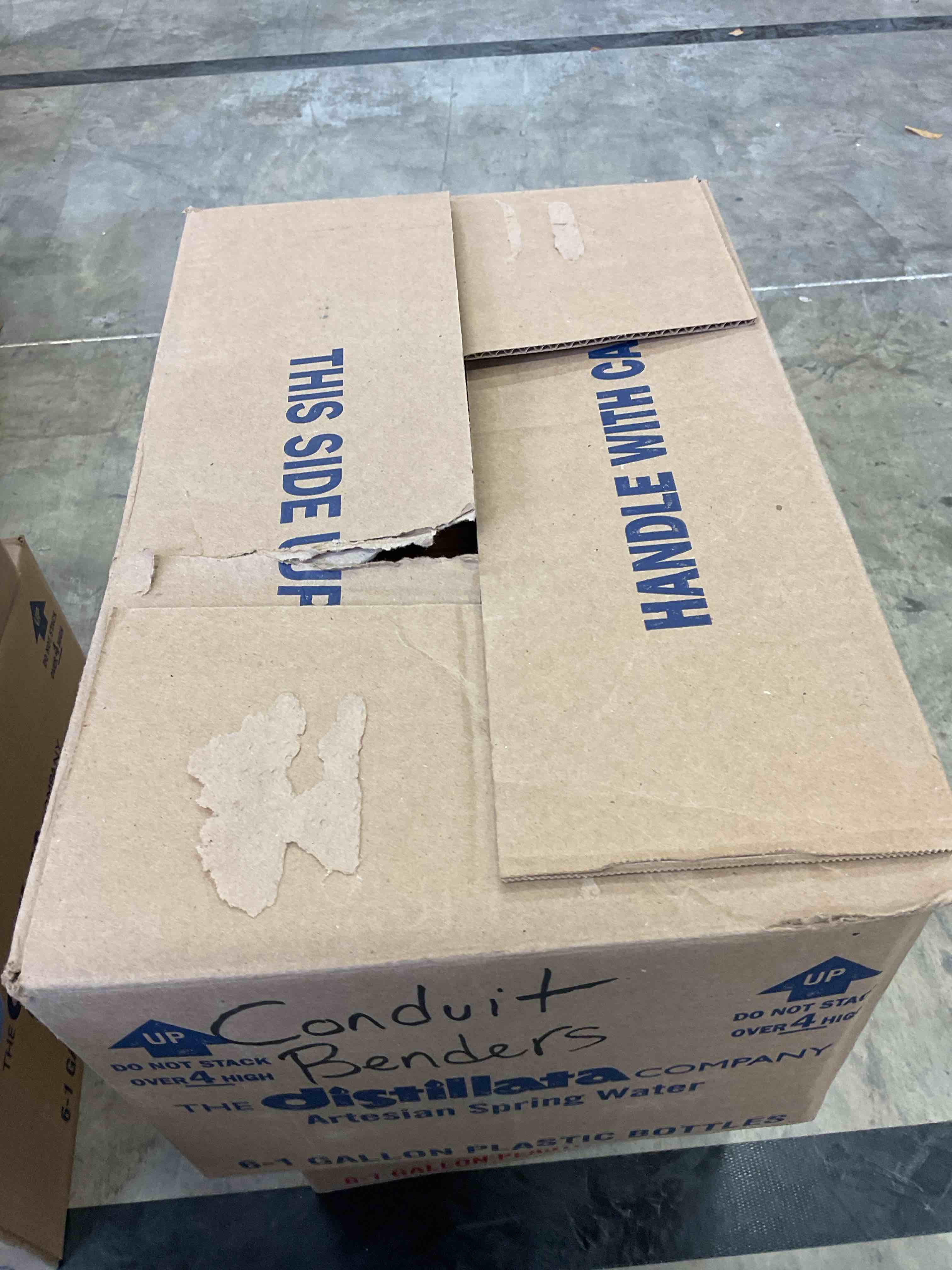https://s3.amazonaws.com/lotting-images-prod/bidfta/GRA1506670_1756924618790.jpeg